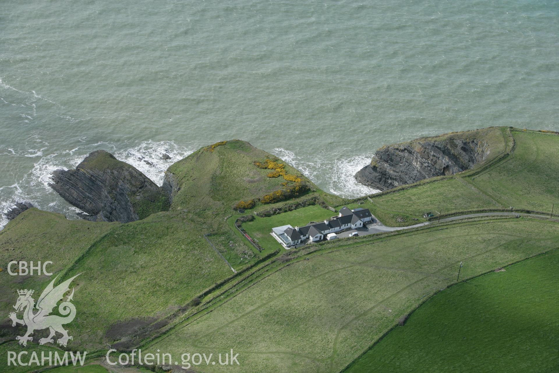 RCAHMW colour oblique photograph of Pen-Castell Promontory Fort. Taken by Toby Driver on 24/04/2008.