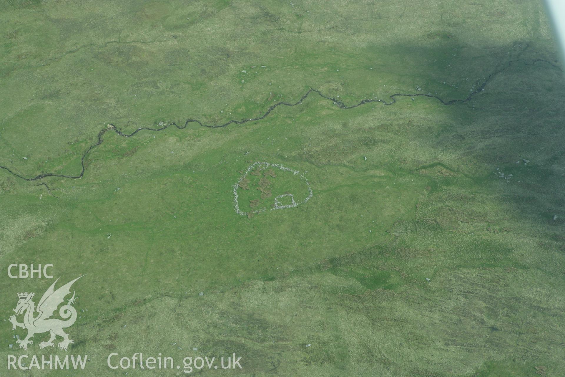 RCAHMW colour oblique photograph of disused sheepfold, Waun Maes, south-east of Gellifawr. Taken by Toby Driver on 20/05/2008.