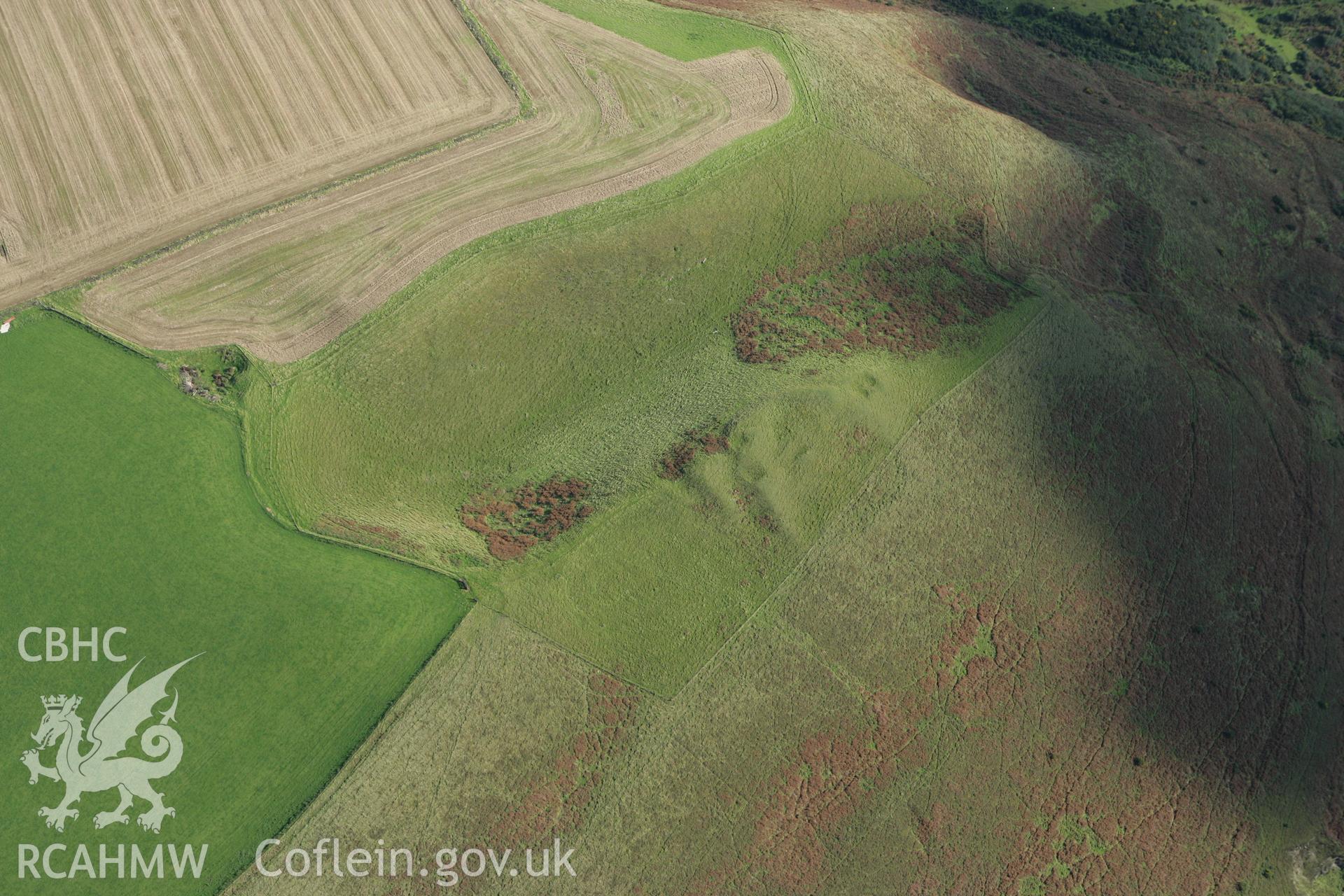 RCAHMW colour oblique photograph of Pant y Cae Earthwork. Taken by Toby Driver on 16/10/2008.