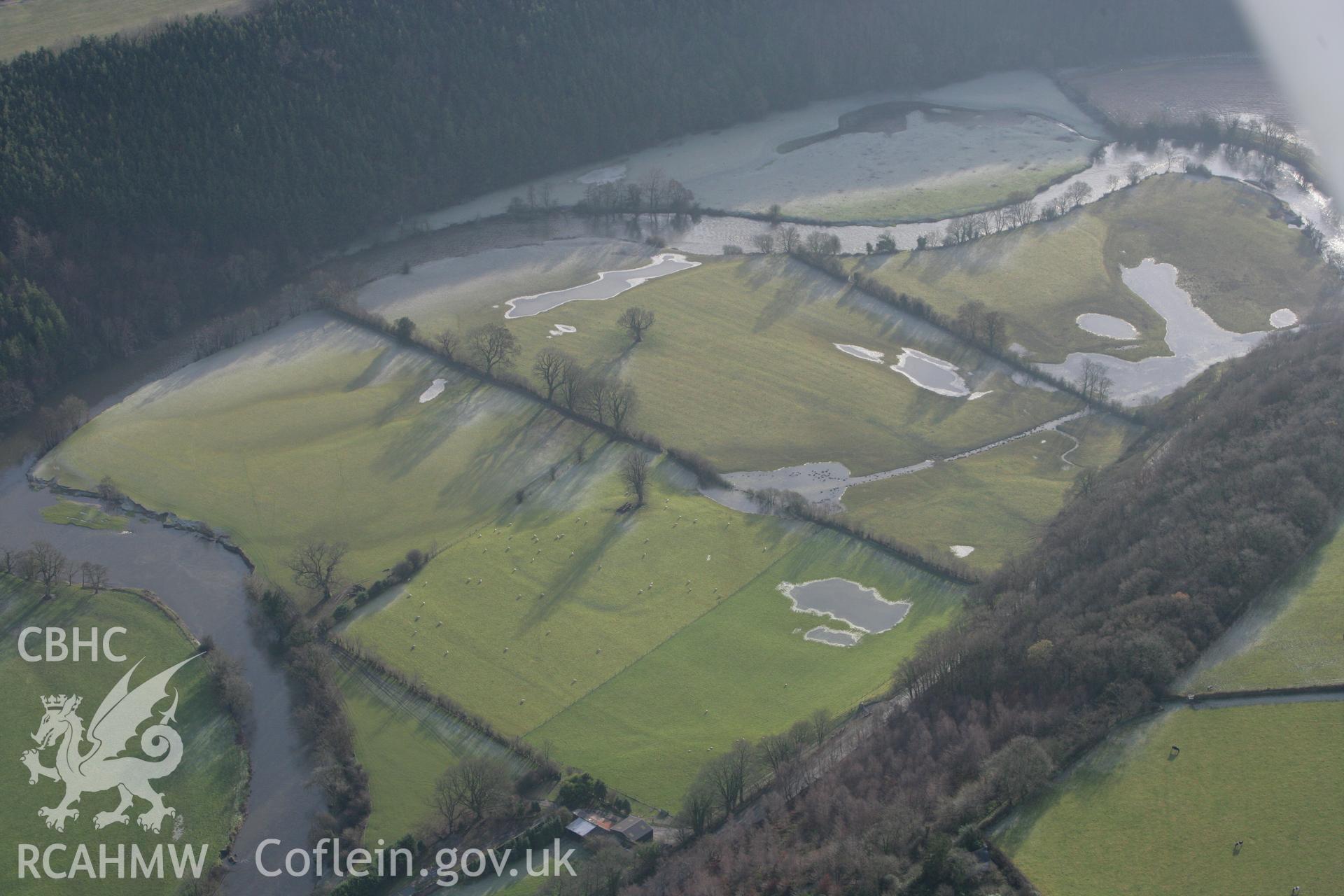 RCAHMW colour oblique photograph of Stradmore Enclosure. Taken by Toby Driver on 15/12/2008.