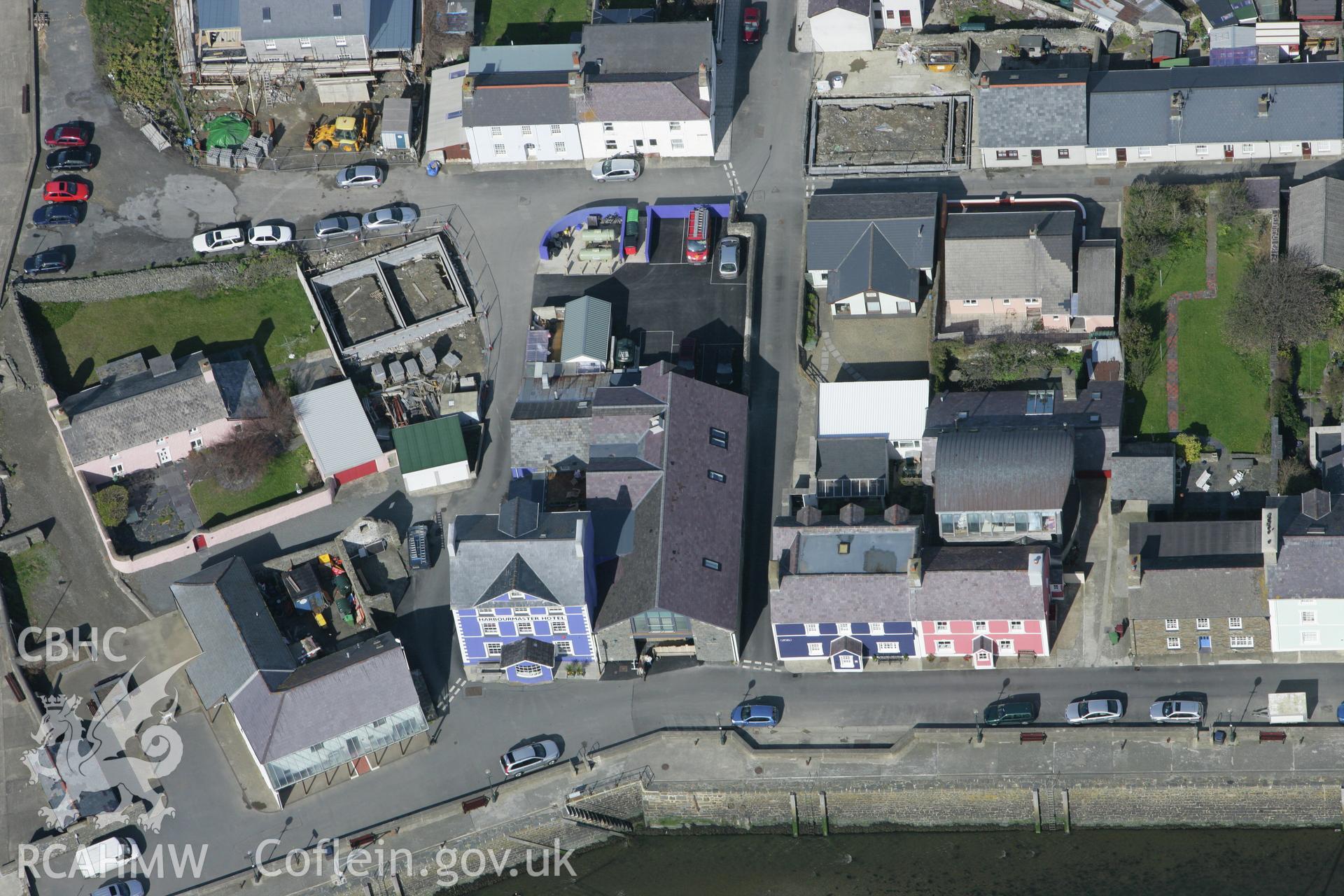 RCAHMW colour oblique photograph of Red Lion Hotel, Quay Parade, Aberaeron. Taken by Toby Driver on 24/04/2008.
