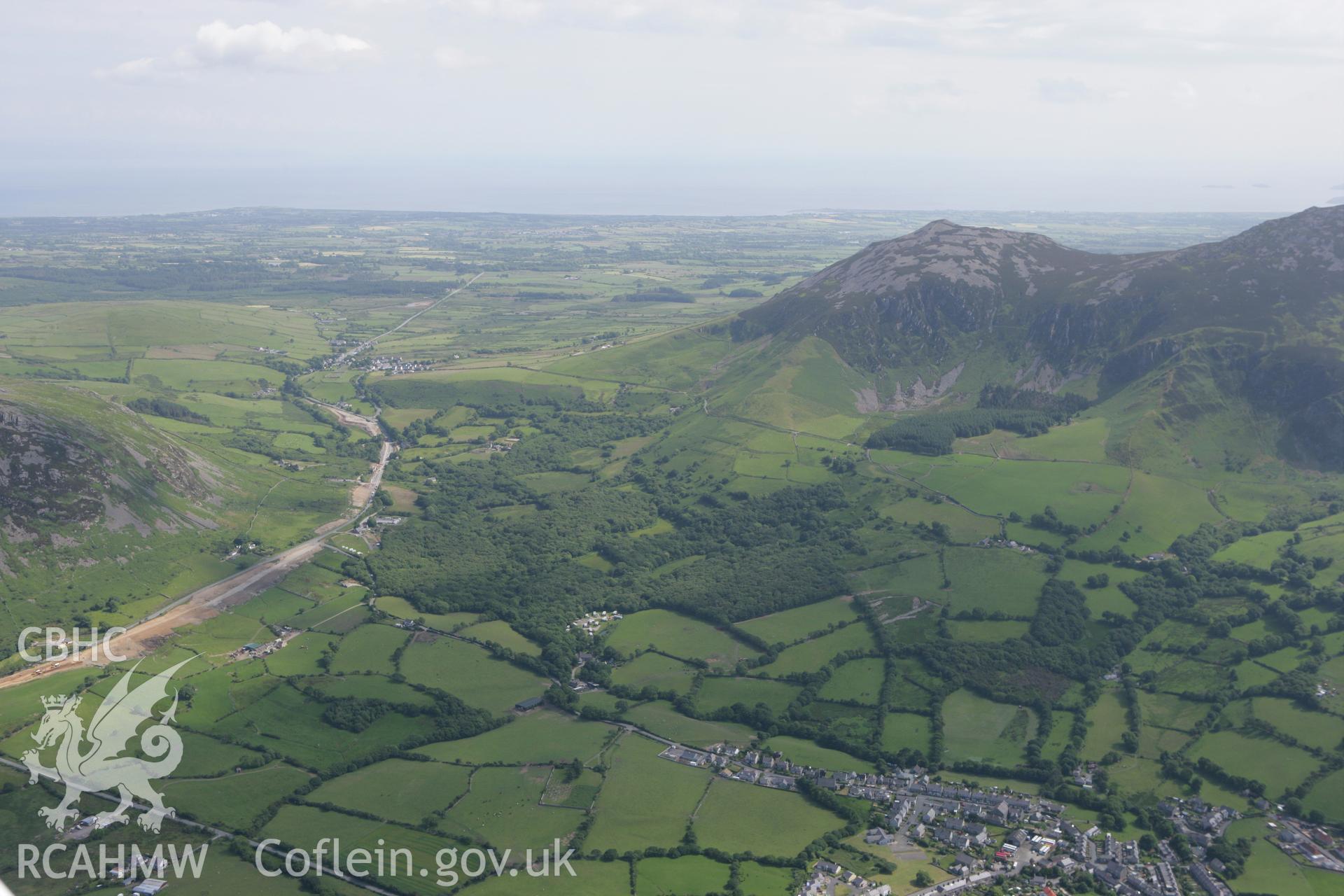 RCAHMW colour oblique photograph of Tre'r Ceiri Fort. Taken by Toby Driver on 13/06/2008.