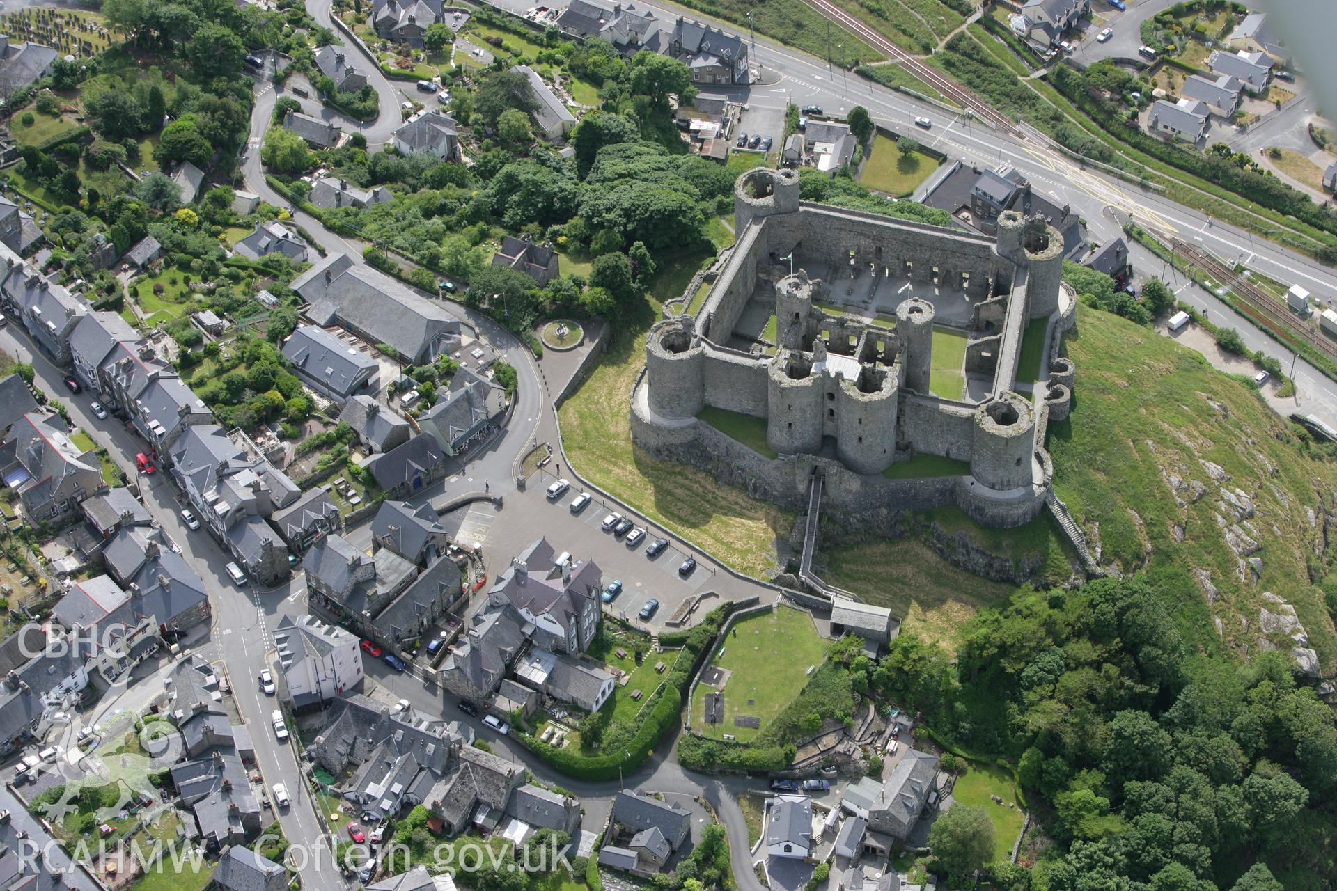 RCAHMW colour oblique photograph of Harlech Castle. Taken by Toby Driver on 13/06/2008.