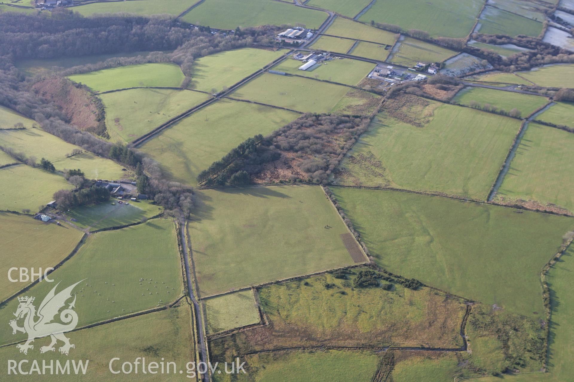 RCAHMW colour oblique photograph of Pen-llwydcoed, enclosure and field system. Taken by Toby Driver on 15/12/2008.