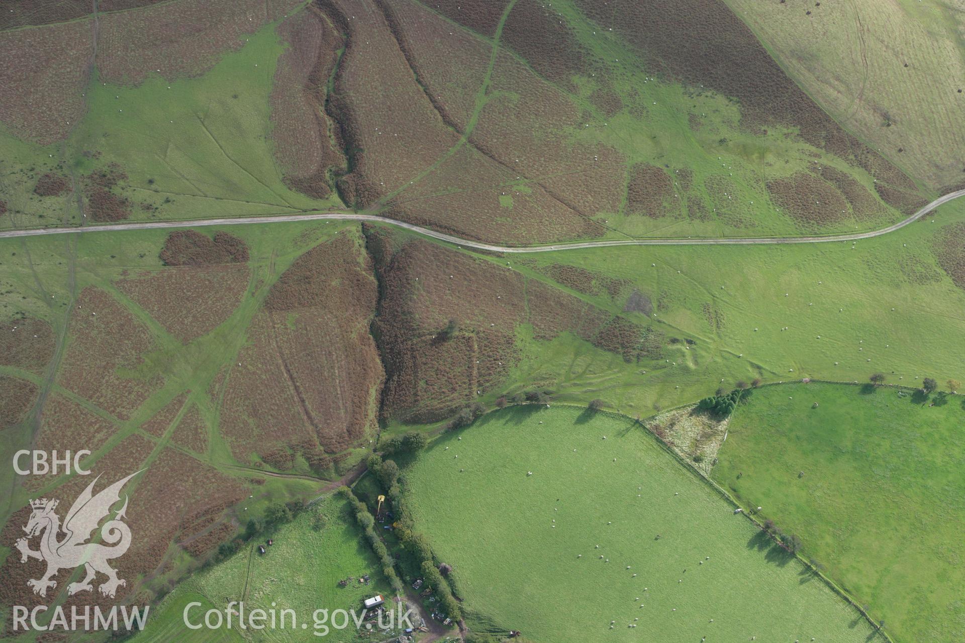 RCAHMW colour oblique photograph of Blaenau Enclosure. Taken by Toby Driver on 10/10/2008.