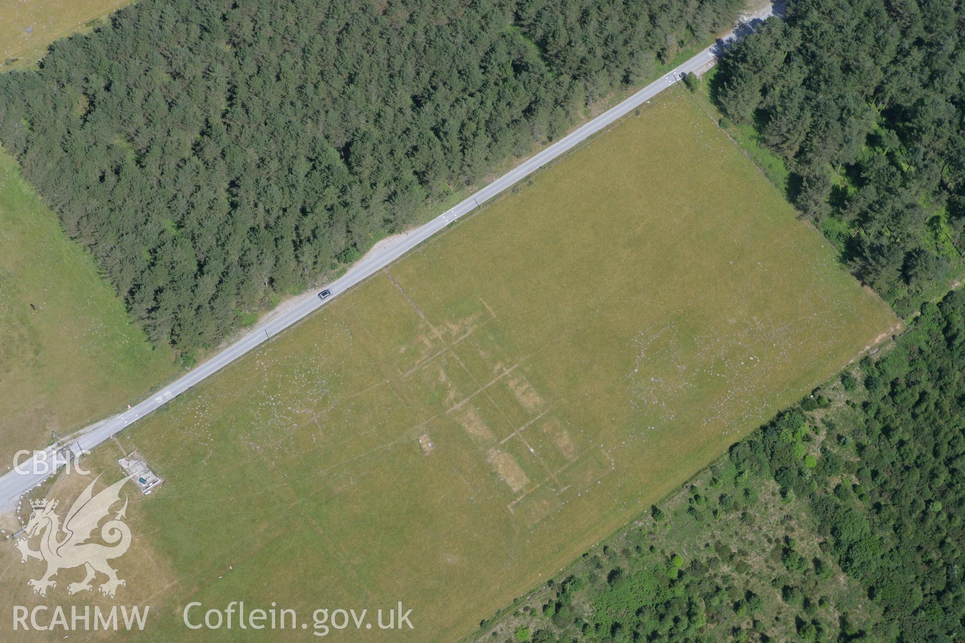 RCAHMW colour oblique photograph of Morfa Harlech Gunnery Range, parchmarks of former barracks at Pen-y-Waen. Taken by Toby Driver on 13/06/2008.