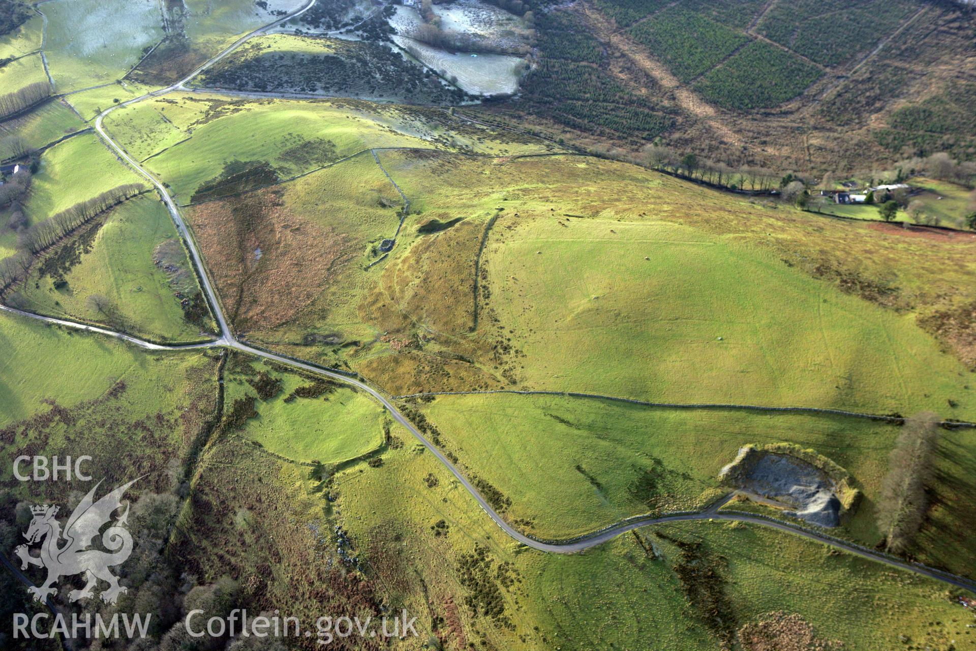 RCAHMW colour oblique photograph of Bwlch Blaen-Corn Enclosure. Taken by Toby Driver on 15/12/2008.