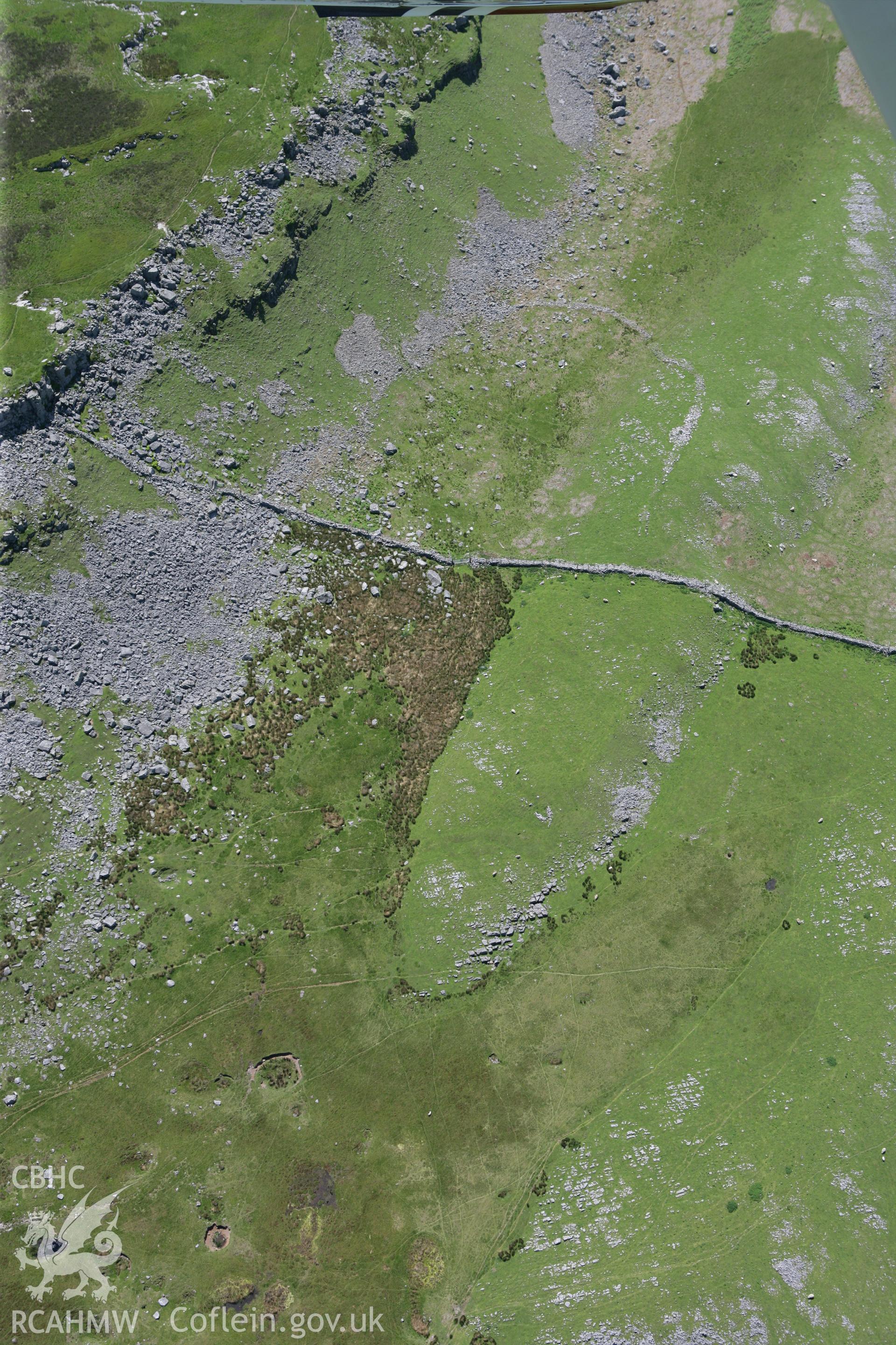 RCAHMW colour oblique photograph of Gwaun Cefnygarreg stone enclosure. Taken by Toby Driver on 09/06/2008.