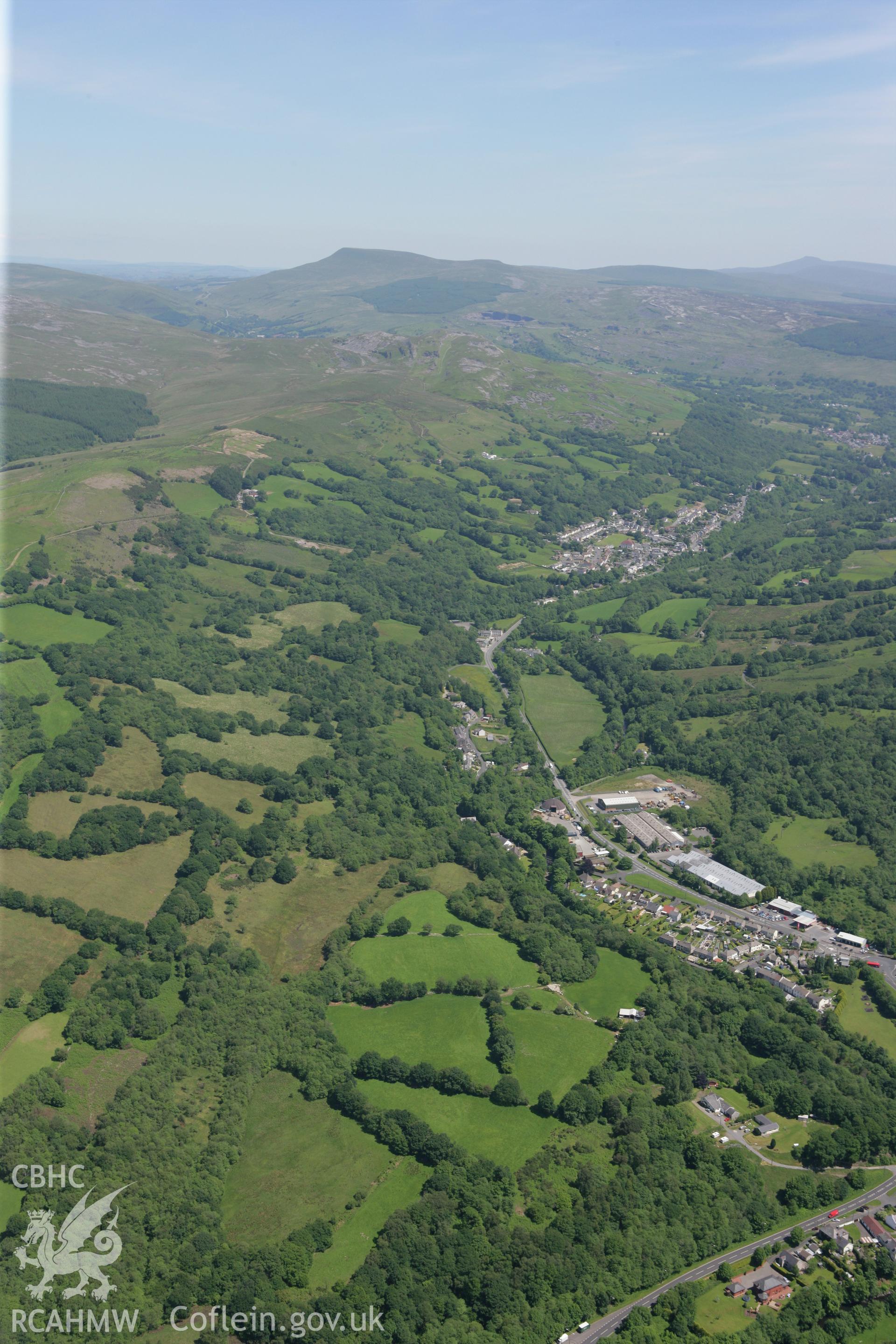 RCAHMW colour oblique photograph of Cae'r Lan and Abercraf, from the south-west. Taken by Toby Driver on 09/06/2008.