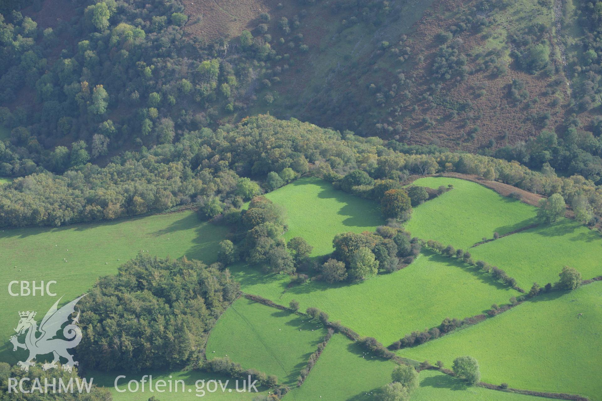 RCAHMW colour oblique photograph of Coed Pentwyn Defended Enclosure. Taken by Toby Driver on 10/10/2008.