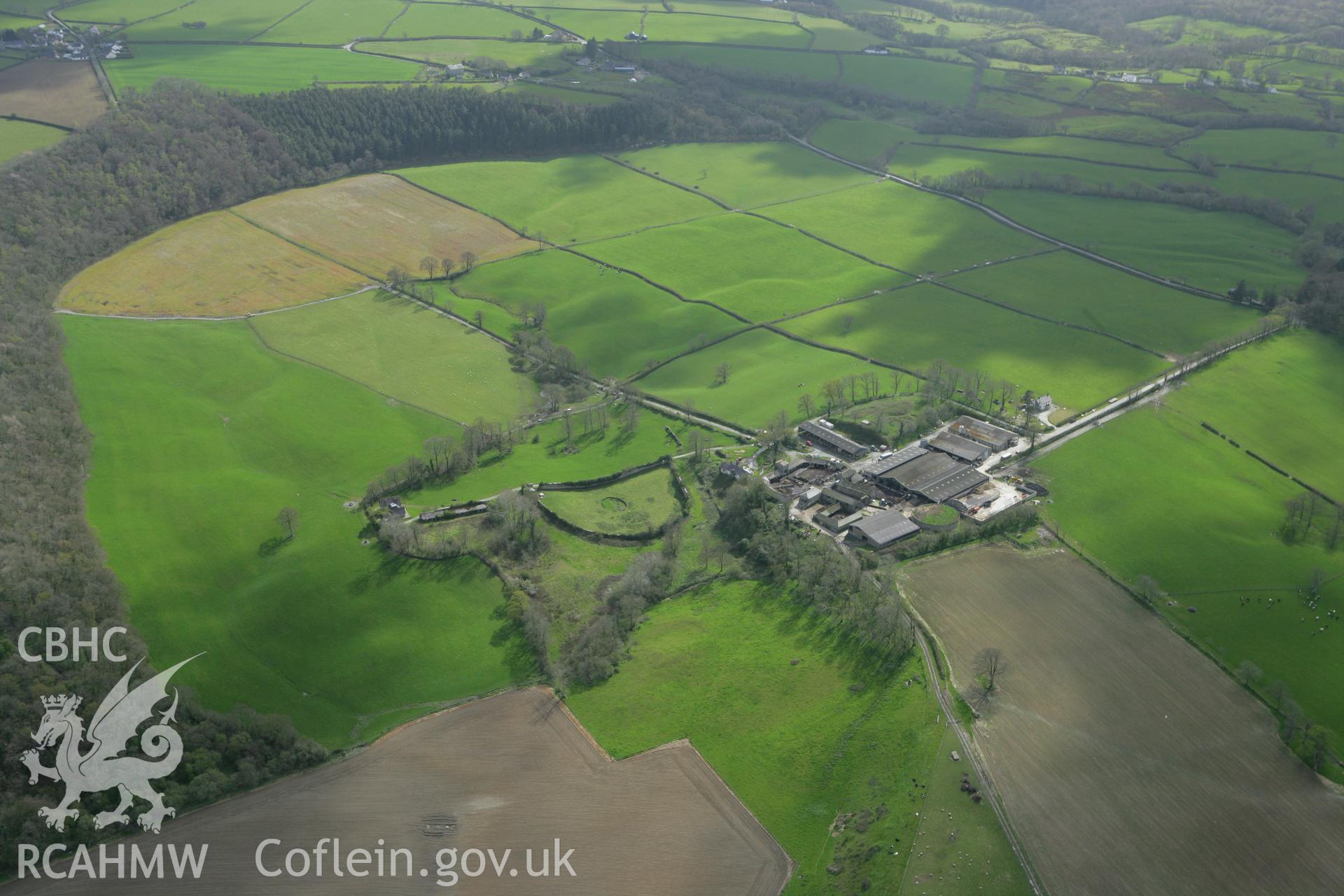 RCAHMW colour oblique photograph of Castell Malgwyn, farmhouse, outbuildings and farm garden. Taken by Toby Driver on 24/04/2008.
