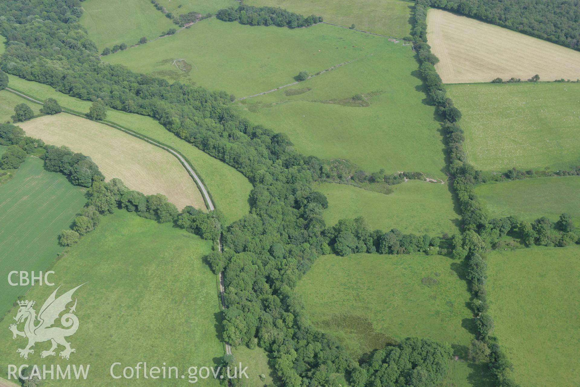 RCAHMW colour oblique photograph of Offa's Dyke, section from the footpath south of Pen-y-Bryn to Orseddwen. Taken by Toby Driver on 01/07/2008.