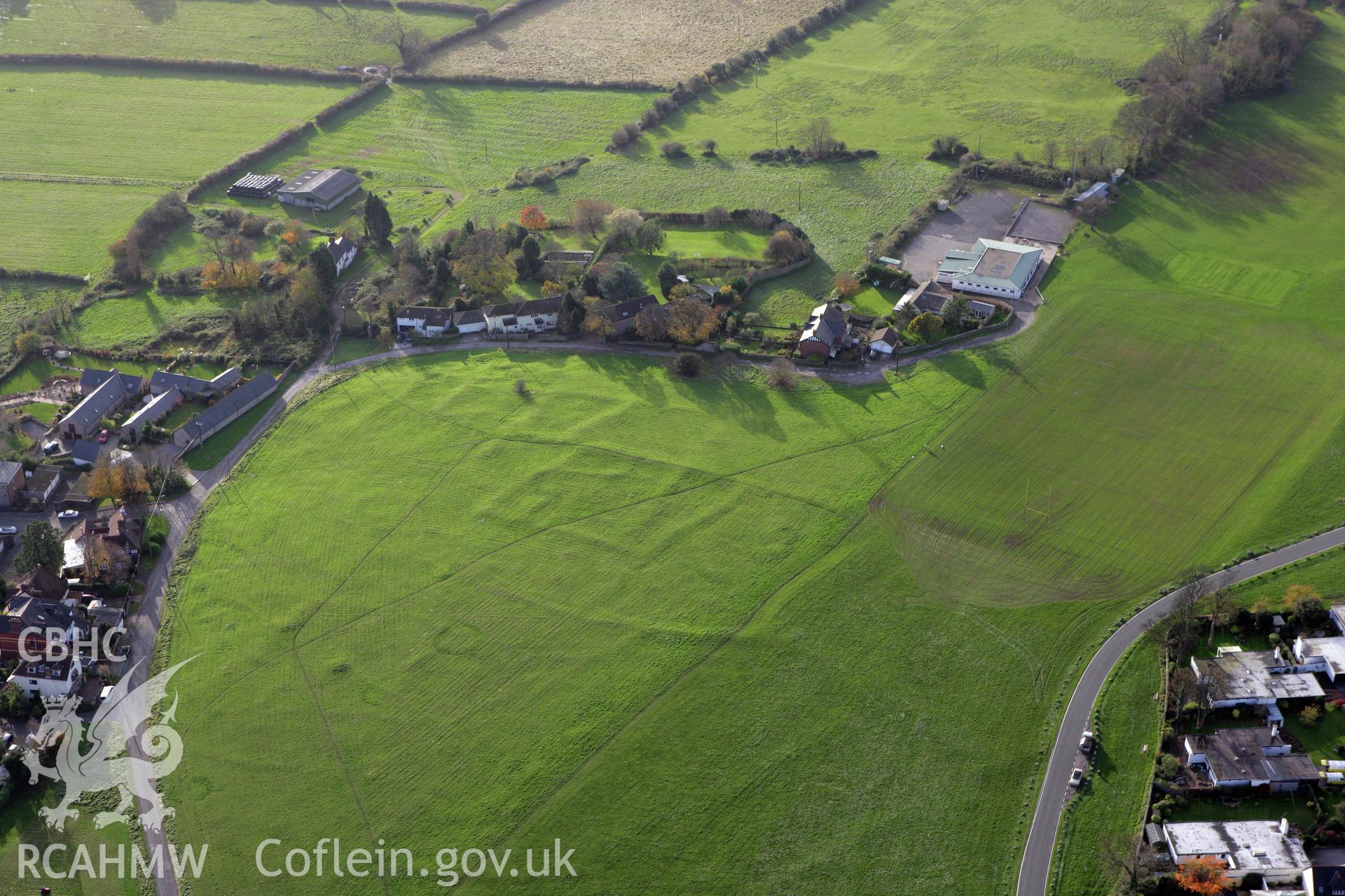 RCAHMW colour oblique photograph of Romano-British Farmstead, settlement earthworks, Dinas Powy Common. Taken by Toby Driver on 12/11/2008.