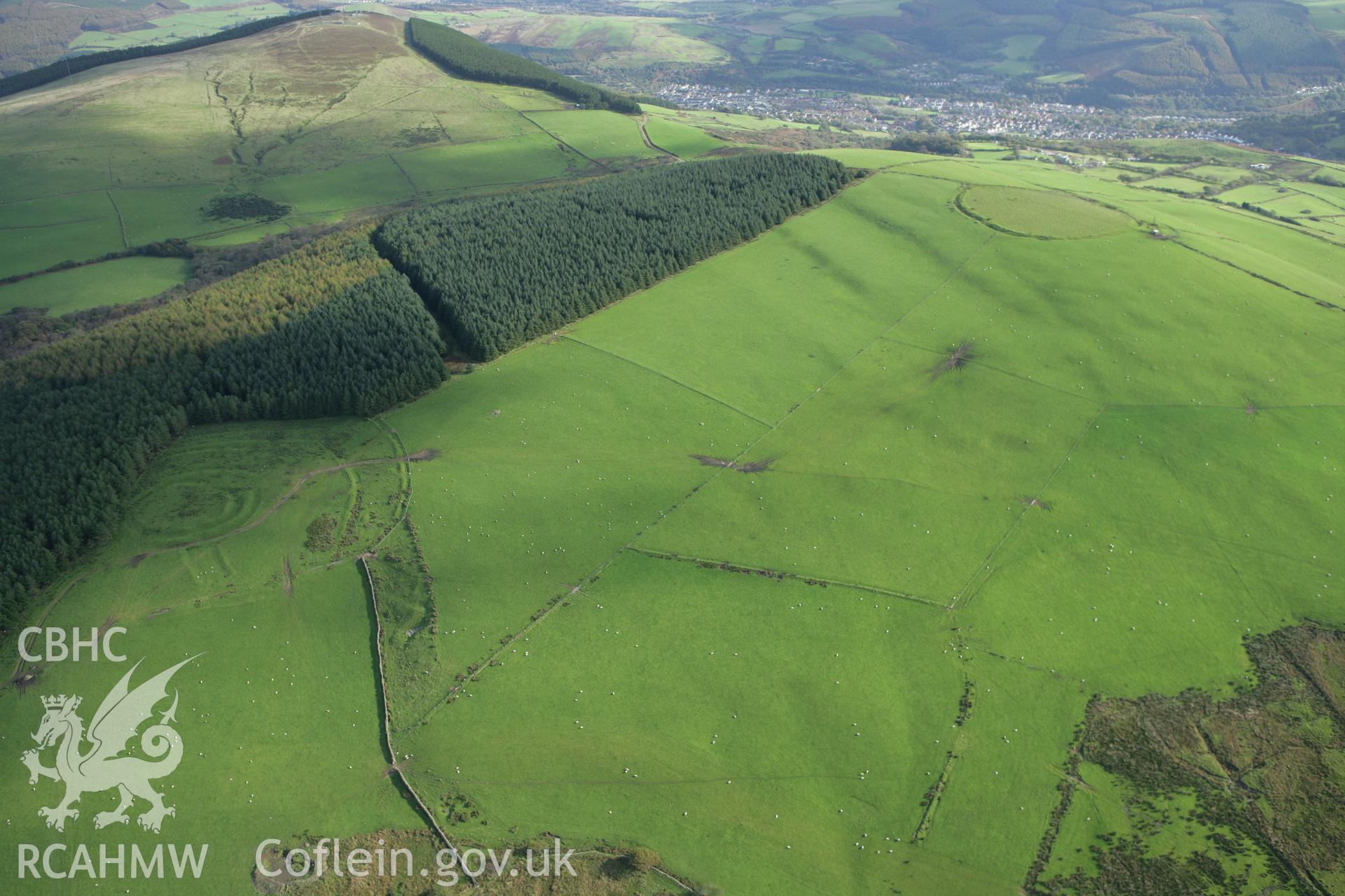 RCAHMW colour oblique photograph of Gaer Fawr (Mynydd y Gaer lower camp). Taken by Toby Driver on 16/10/2008.