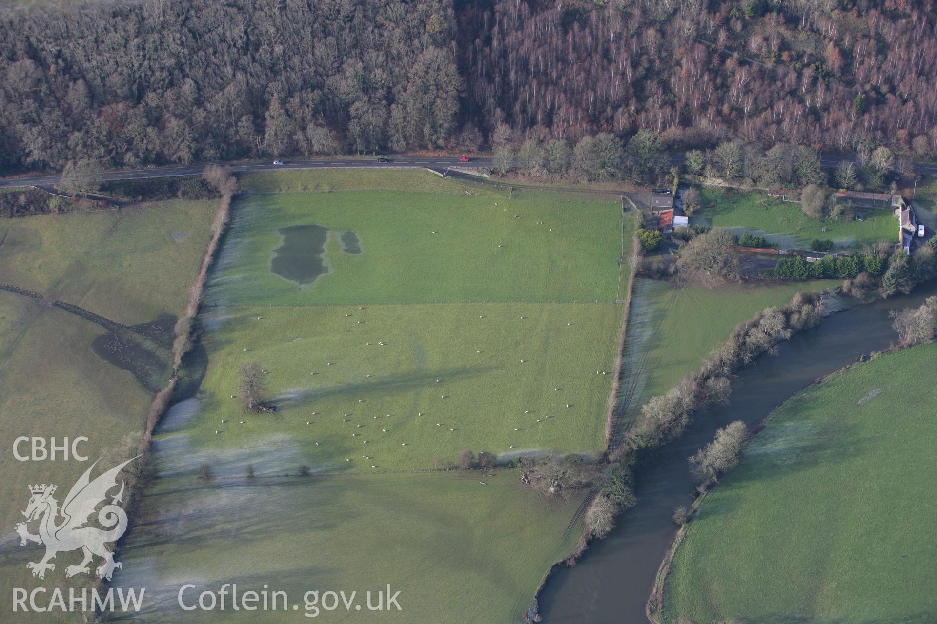 RCAHMW colour oblique photograph of Stradmore Enclosure. Taken by Toby Driver on 15/12/2008.