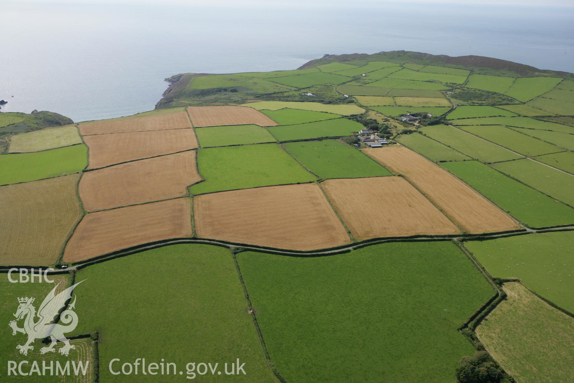 RCAHMW colour oblique photograph of Castell Bach. Taken by Toby Driver on 01/08/2007.