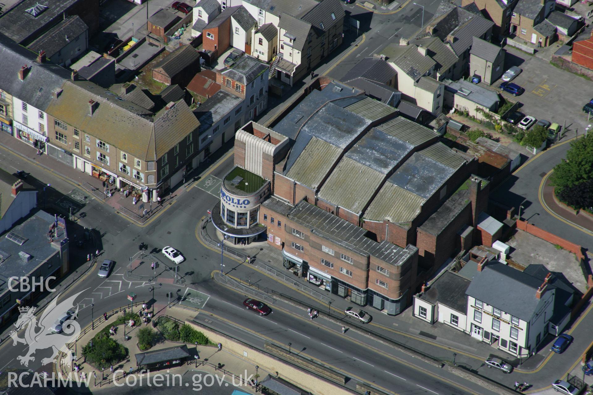 RCAHMW colour oblique aerial photograph of Apollo Cinema and Bingo Club, 133-141 High Street, Rhyl. Taken on 31 July 2007 by Toby Driver
