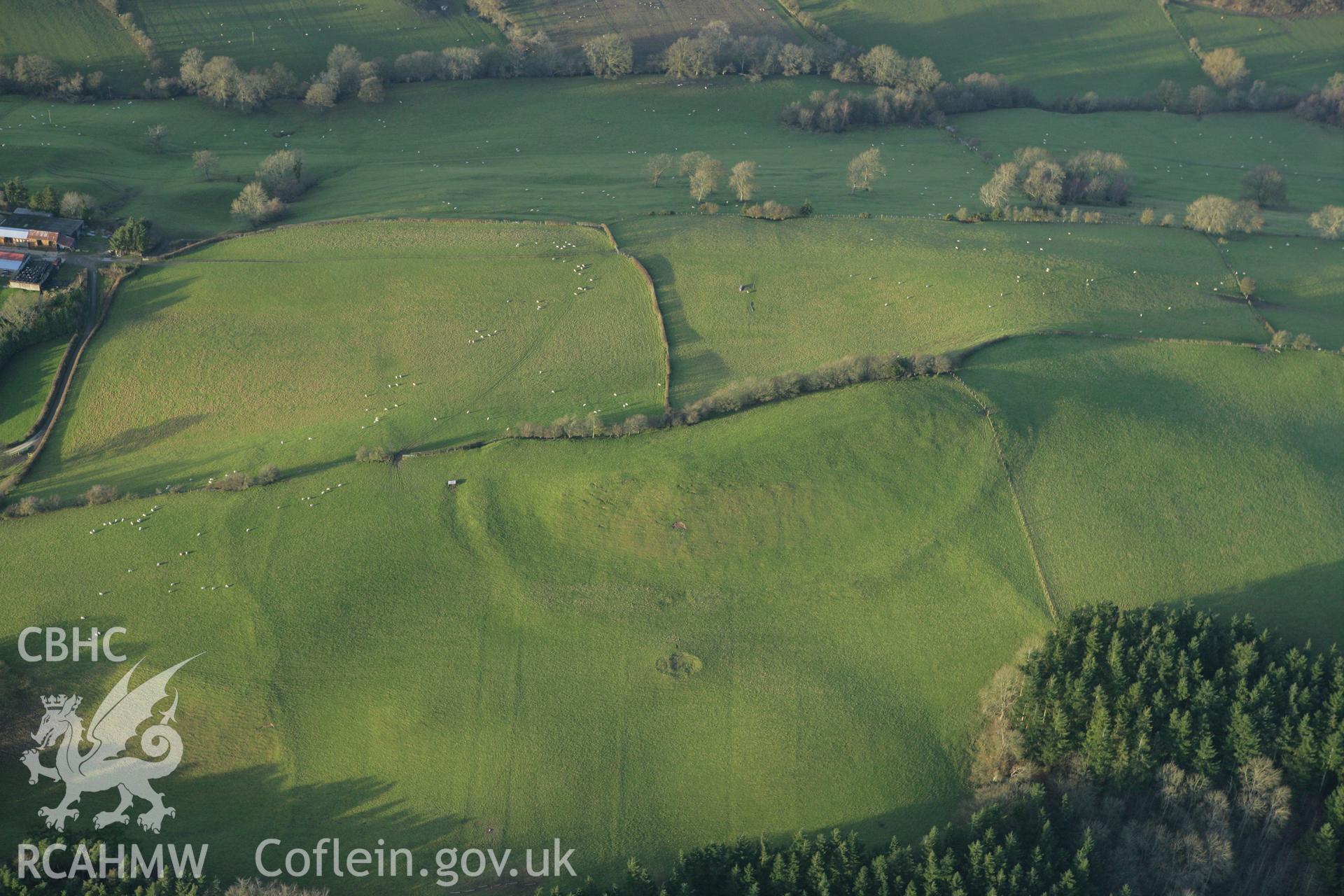 RCAHMW colour oblique photograph of Pen-y-Gaer;Y Pegwn. Taken by Toby Driver on 11/12/2007.