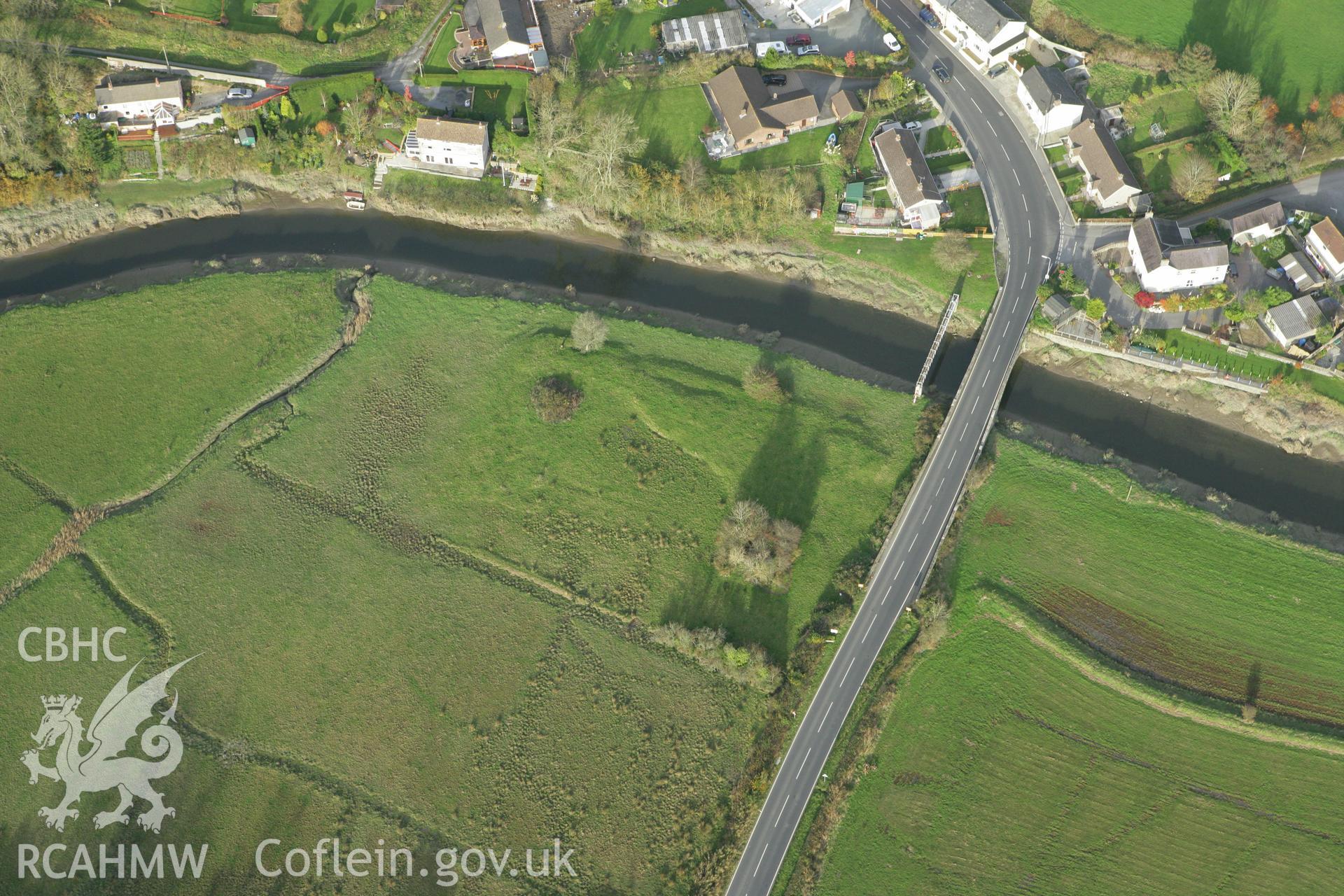 RCAHMW colour oblique photograph of Pont St Clears. Taken by Toby Driver on 06/11/2007.