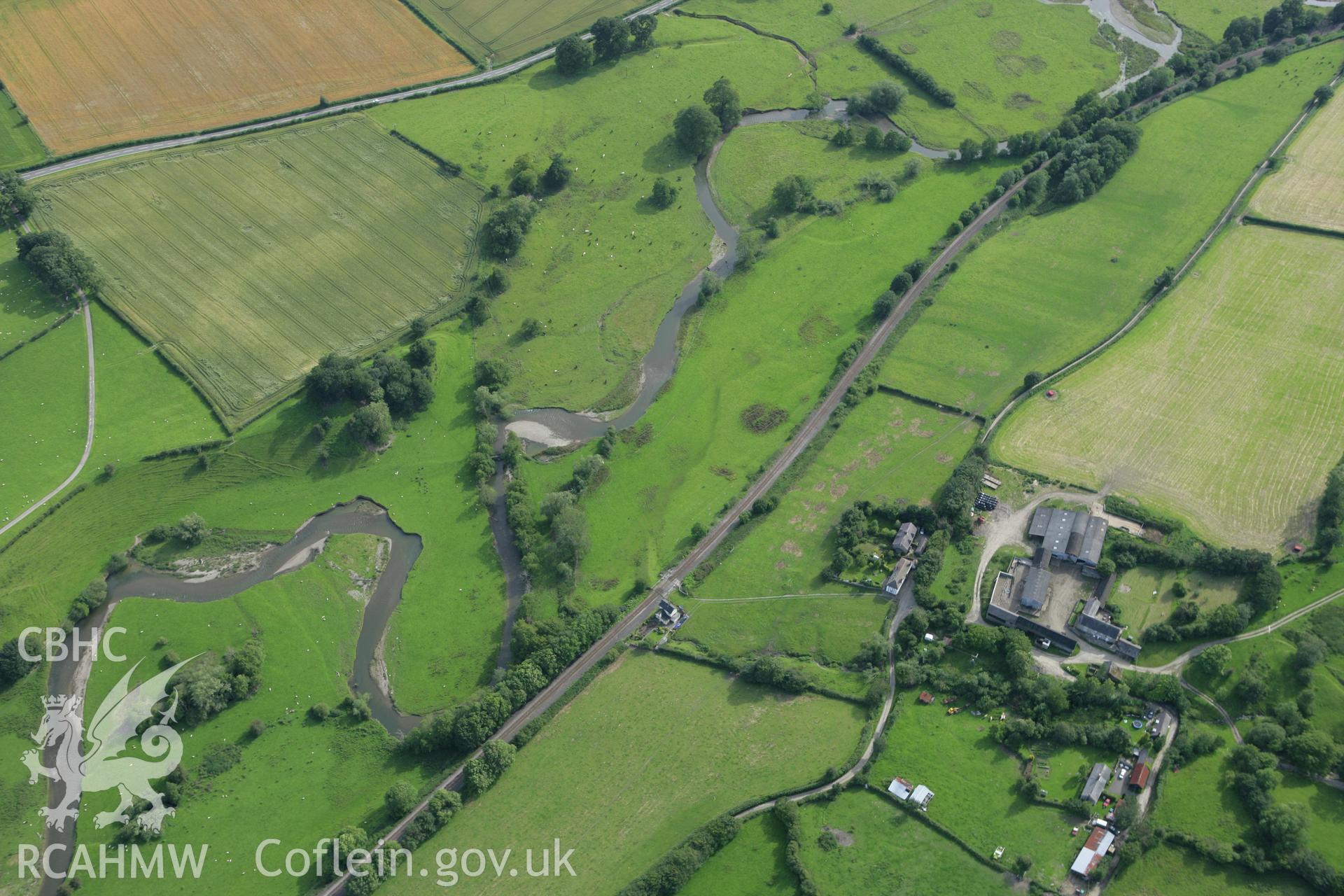 RCAHMW colour oblique aerial photograph of Stanage Farm Mound. Taken on 09 July 2007 by Toby Driver