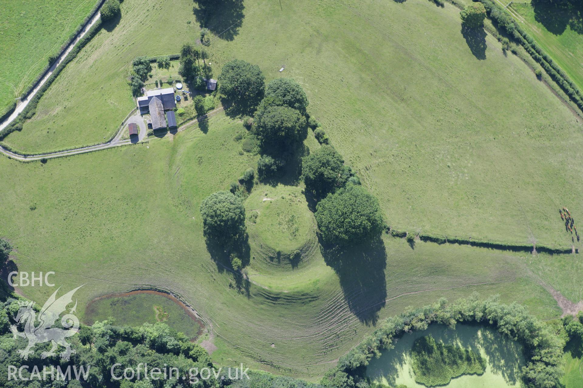 RCAHMW colour oblique aerial photograph of Sycharth Castle, Llansilin. Taken on 31 July 2007 by Toby Driver
