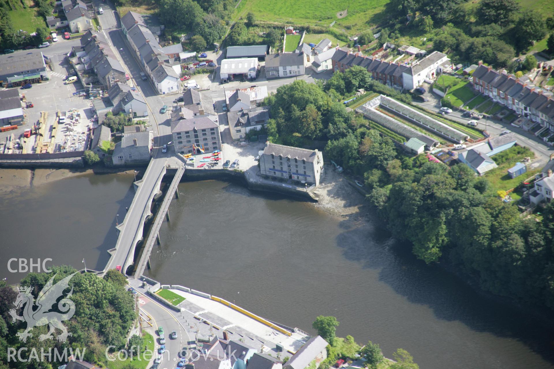RCAHMW colour oblique photograph of Cardigan Bridge. Taken by Toby Driver on 01/08/2007.