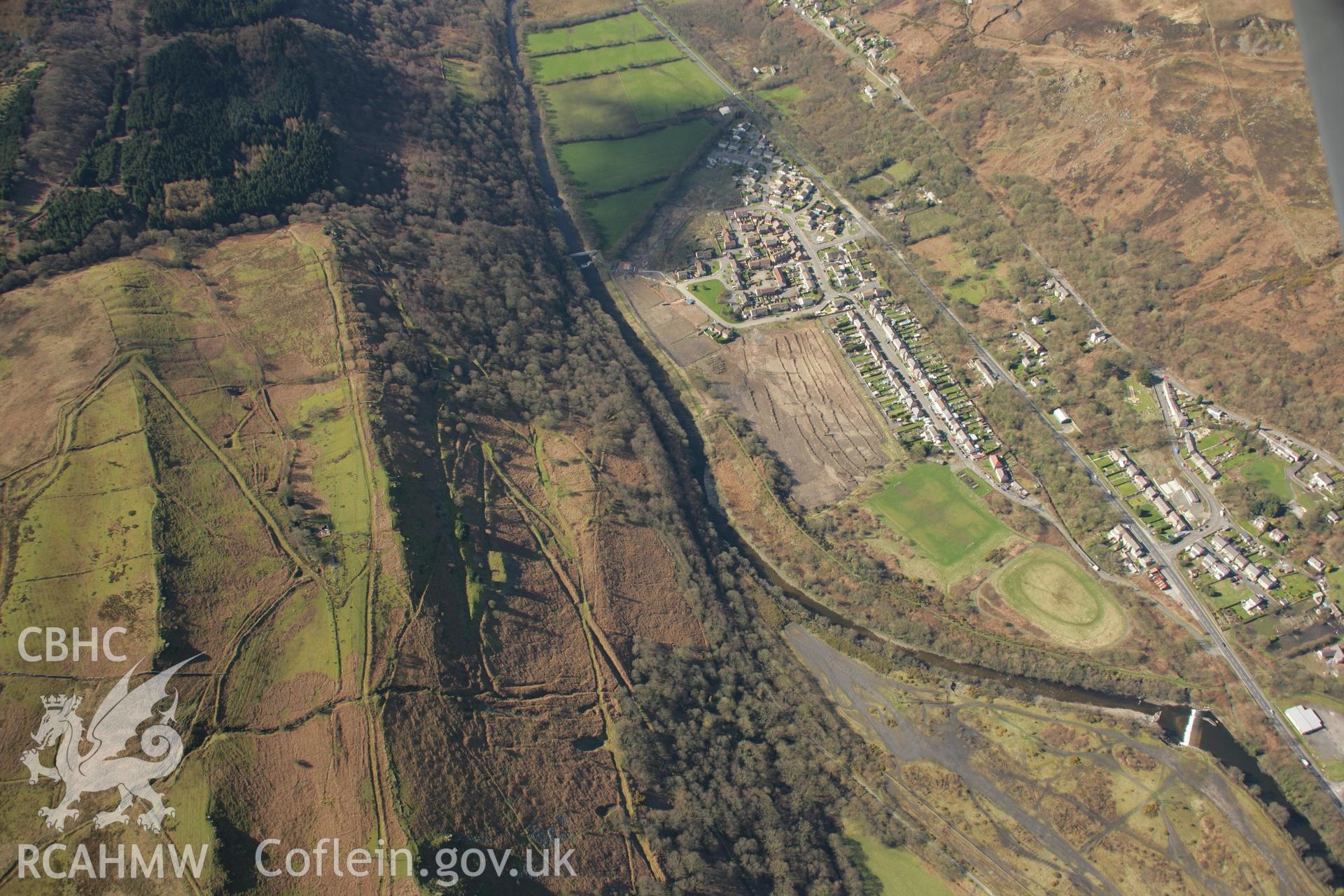 RCAHMW colour oblique aerial photograph of Y Darren Widdon and Darren Fach Mining Landscape,  Ystalyfera. Taken on 21 March 2007 by Toby Driver