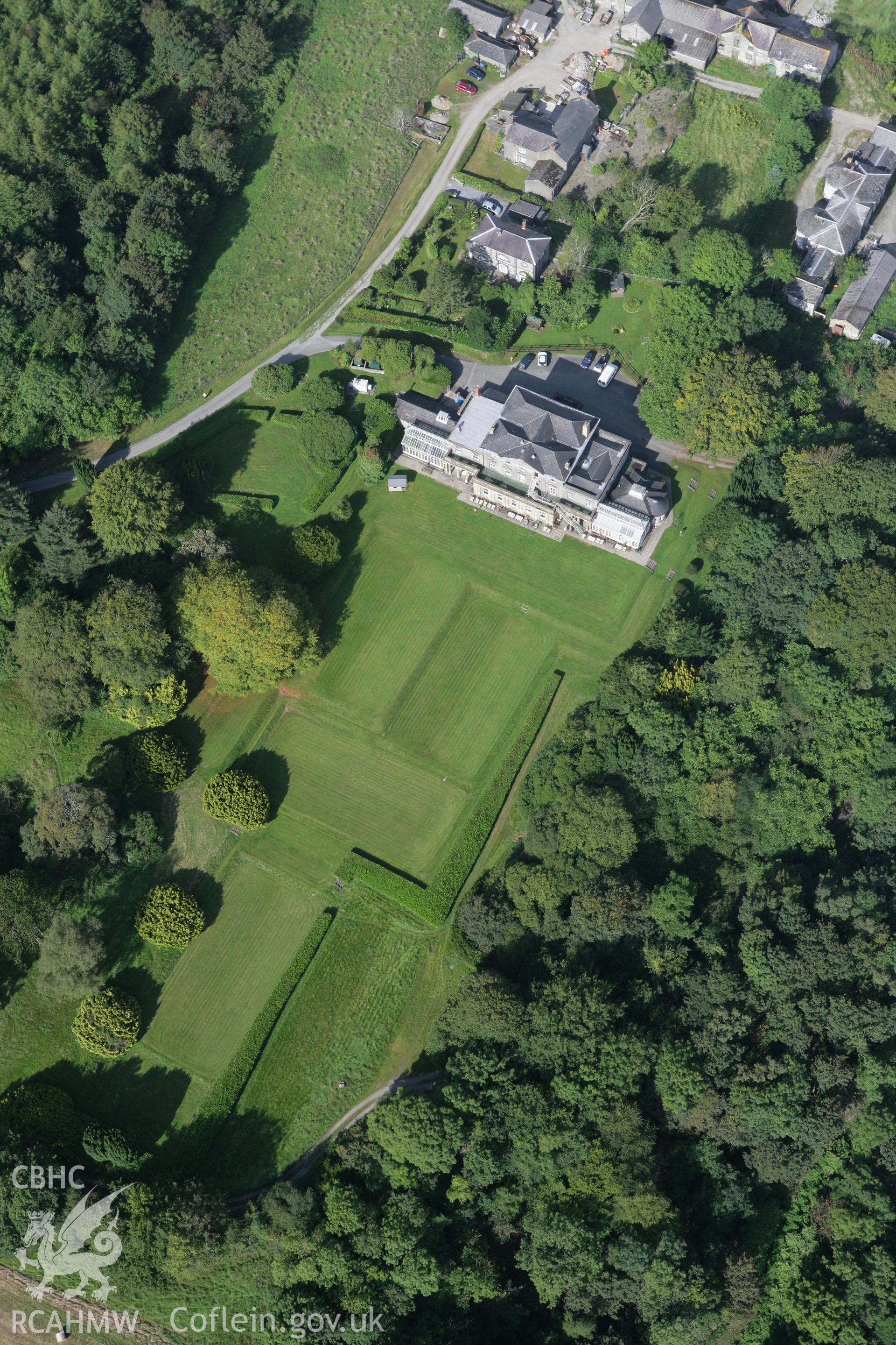RCAHMW colour oblique photograph of Cilwendig Mansion, Boncath. Taken by Toby Driver on 11/09/2007.
