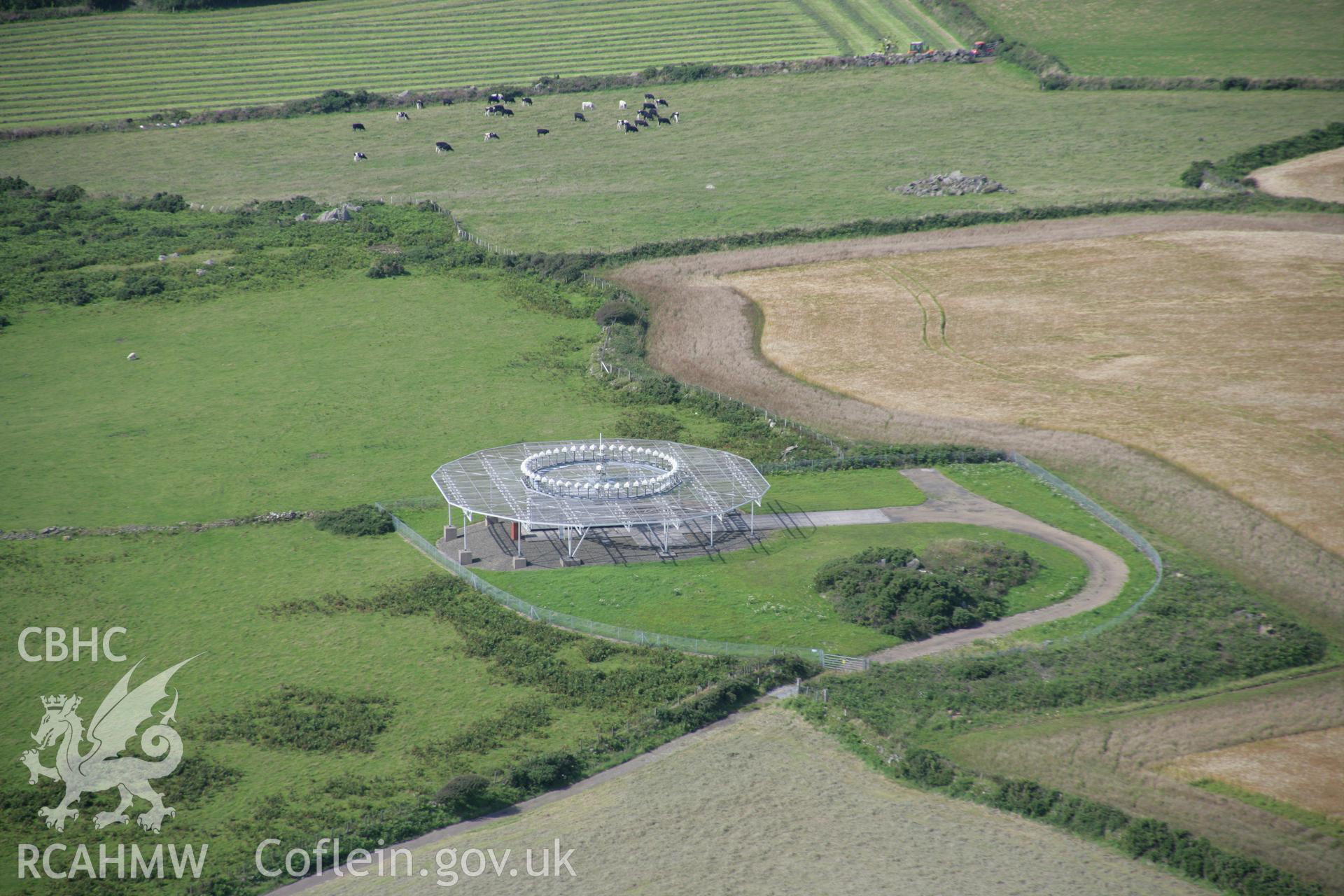 RCAHMW colour oblique photograph of Aviation Beacon, Strumble Head,. Taken by Toby Driver on 01/08/2007.
