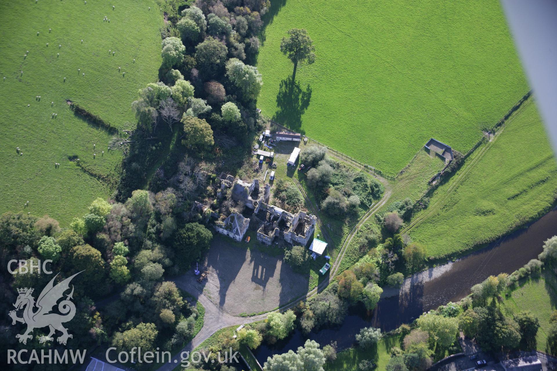 RCAHMW colour oblique photograph of Edwinsford. Taken by Toby Driver on 04/10/2007.