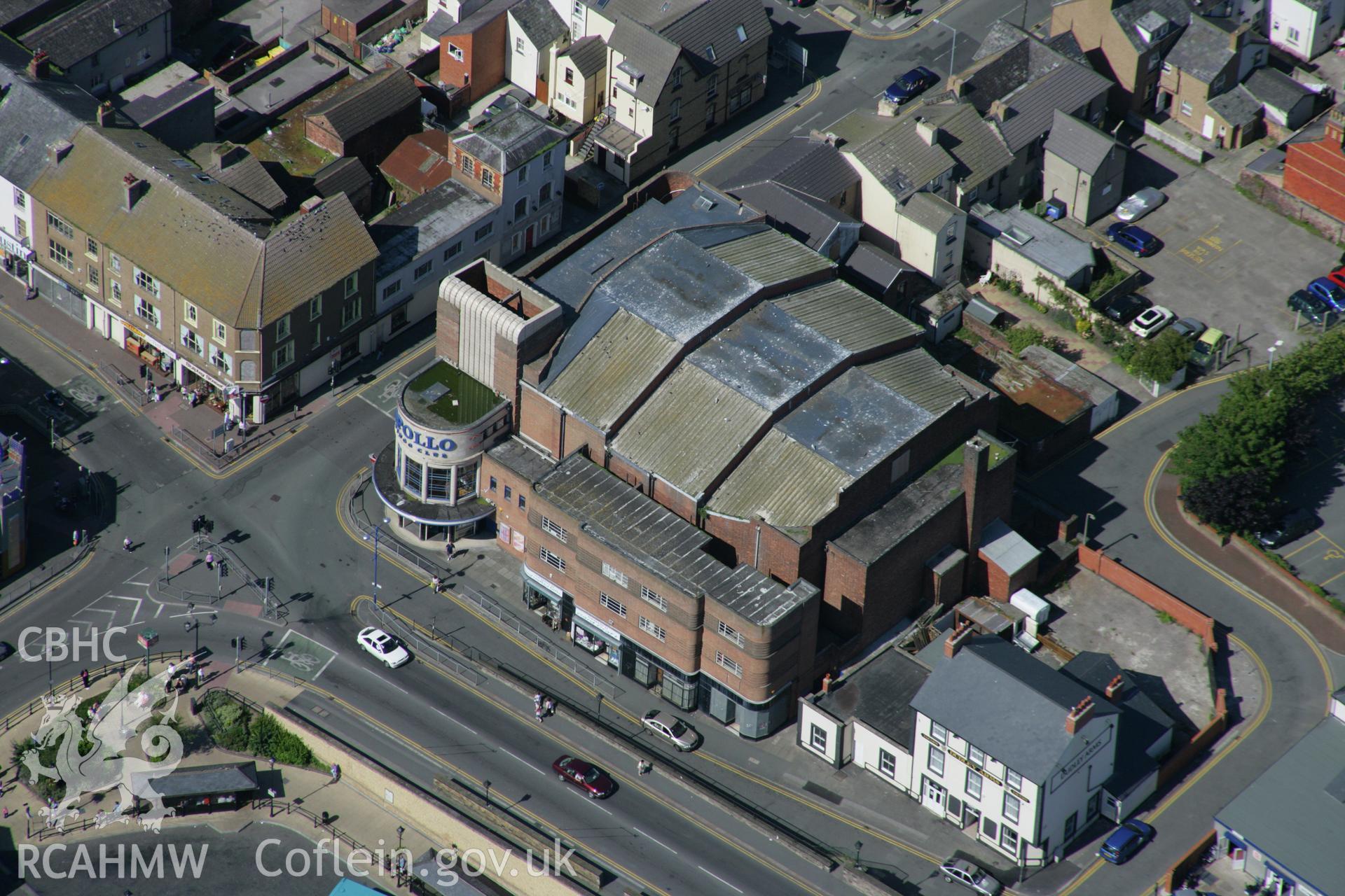 RCAHMW colour oblique aerial photograph of Apollo Cinema and Bingo Club, 133-141 High Street, Rhyl. Taken on 31 July 2007 by Toby Driver