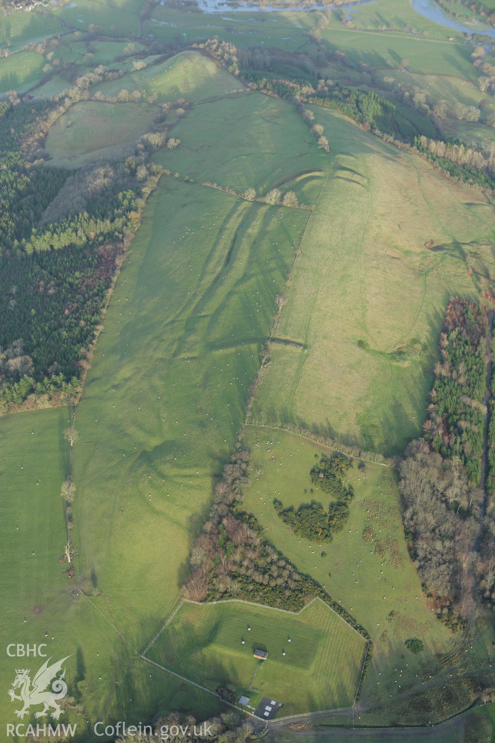 RCAHMW colour oblique photograph of Cefncarnedd Iron Age hillfort. Taken by Toby Driver on 11/12/2007.
