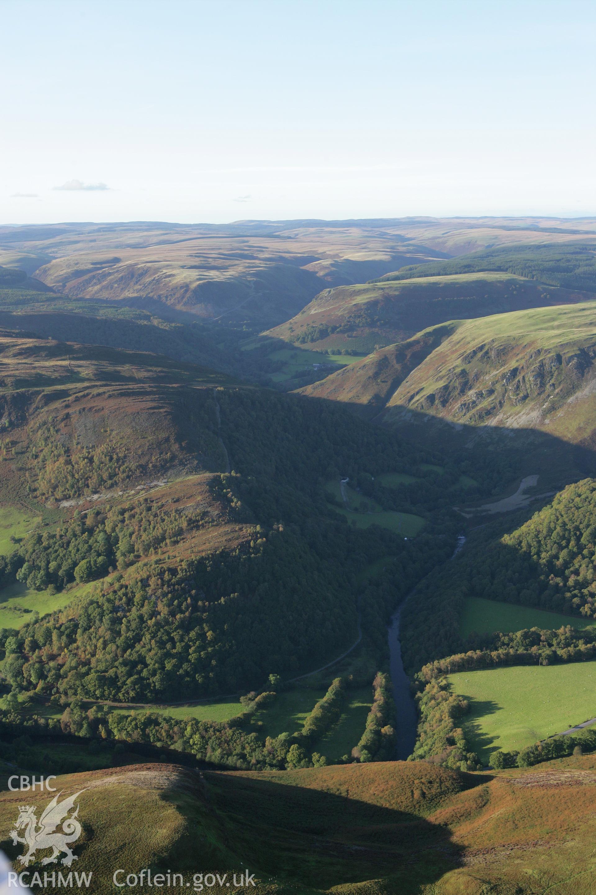 RCAHMW colour oblique photograph of Mountain landscape looking north from Dinas. Taken by Toby Driver on 04/10/2007.