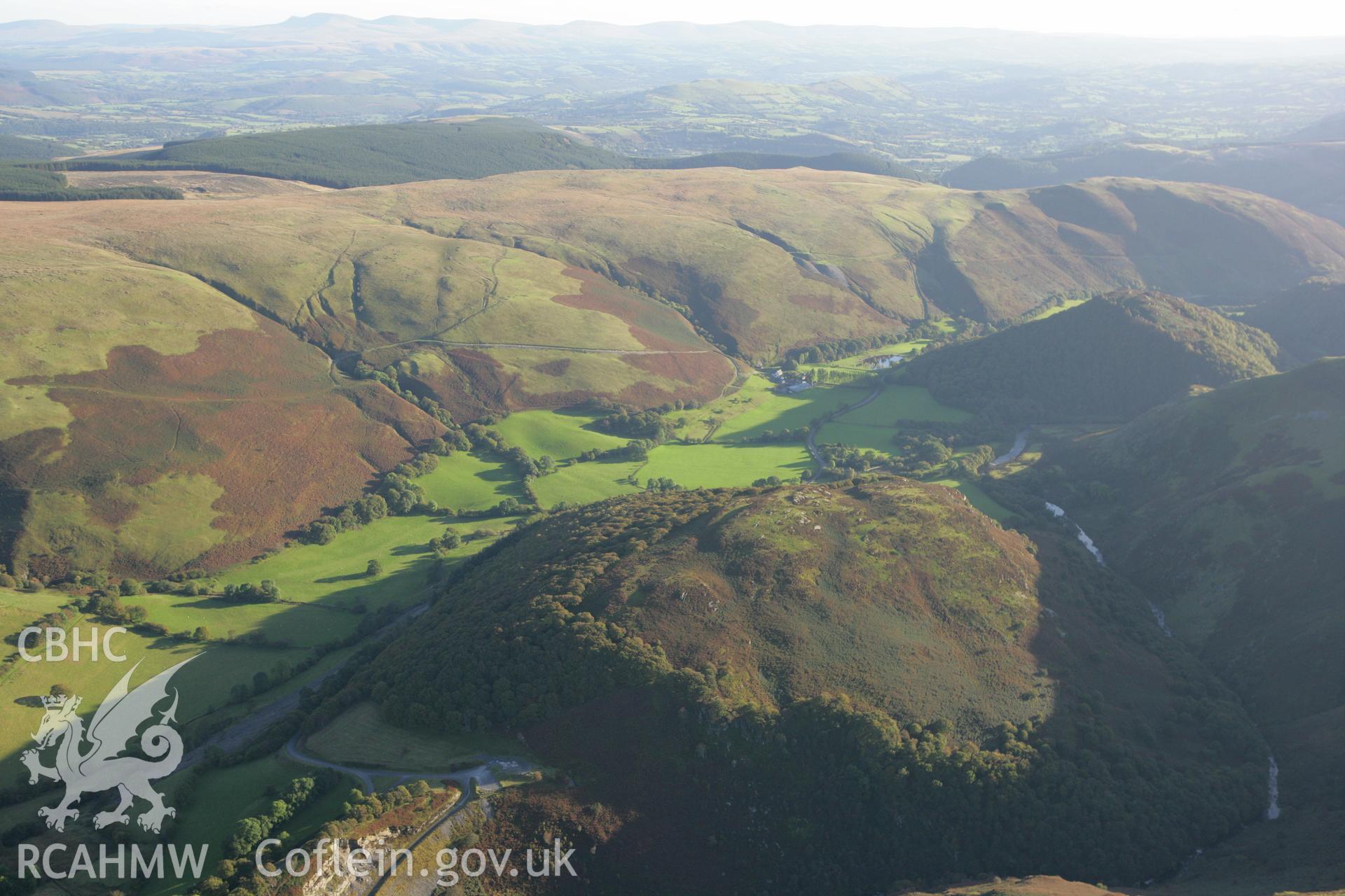 RCAHMW colour oblique photograph of Ystafell Twn Shon Catti, landscape. Taken by Toby Driver on 04/10/2007.