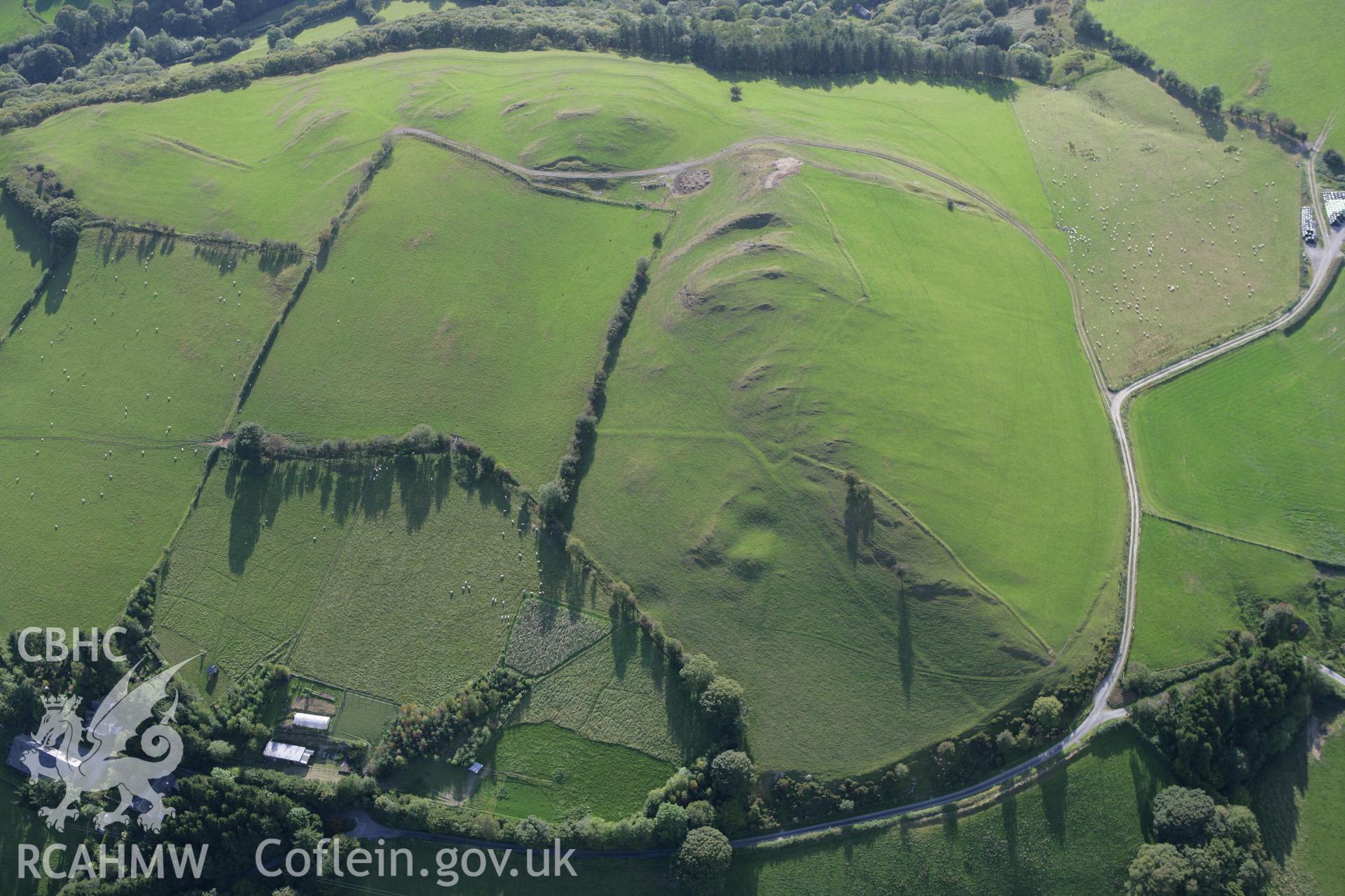 RCAHMW colour oblique aerial photograph of Y Gribyn House Platform. Taken on 06 September 2007 by Toby Driver