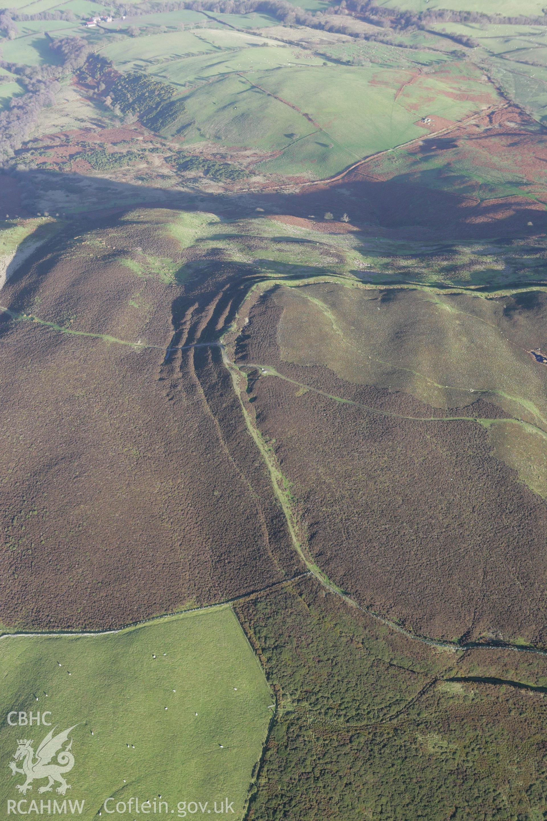 RCAHMW colour oblique photograph of Penycloddiau hillfort. Taken by Toby Driver on 11/12/2007.