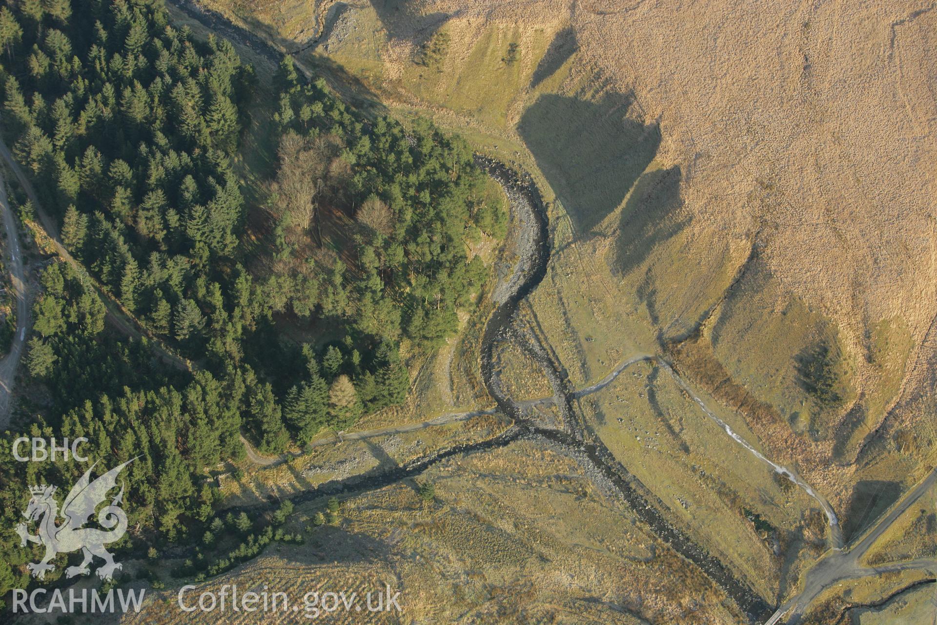 RCAHMW colour oblique photograph of Bryn Diliw long hut. Taken by Toby Driver on 20/12/2007.