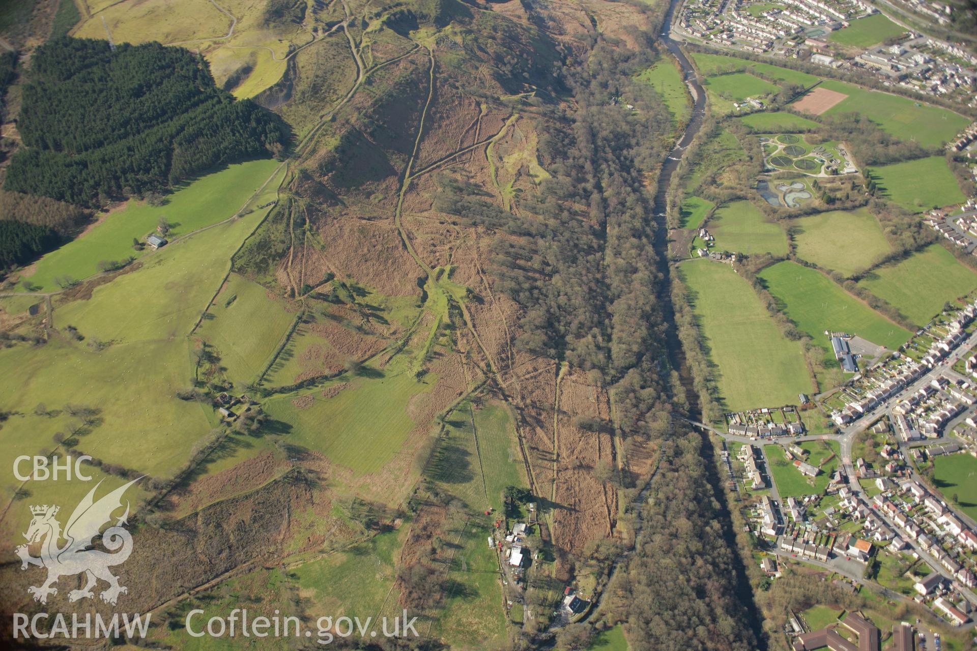 RCAHMW colour oblique aerial photograph of Y Darren Widdon and Darren Fach Mining Landscape,  Ystalyfera. Taken on 21 March 2007 by Toby Driver