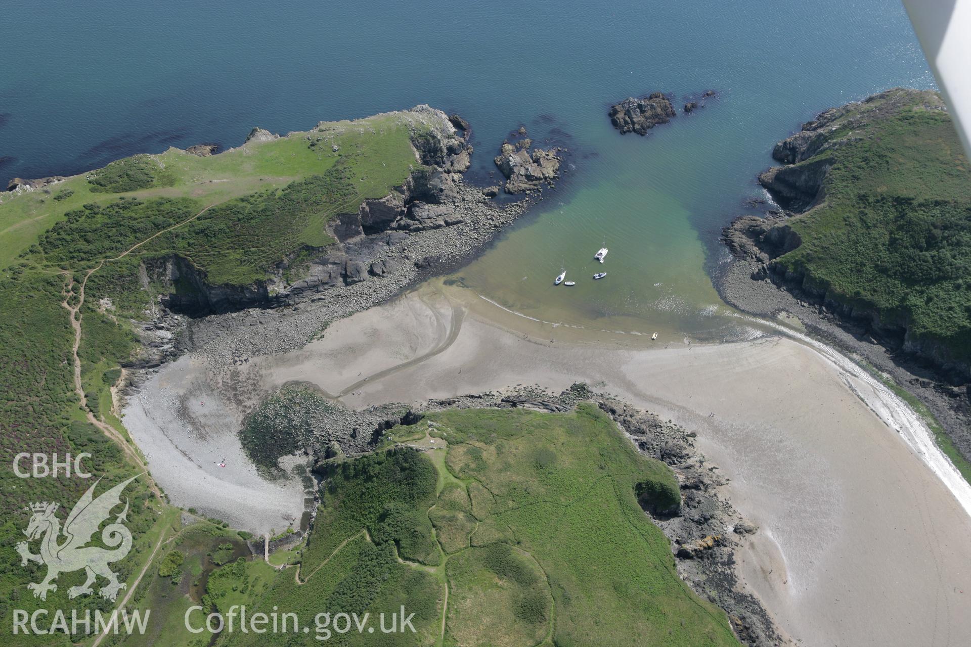 RCAHMW colour oblique photograph of Gribin, promontory fort south of Solva. Taken by Toby Driver on 01/08/2007.