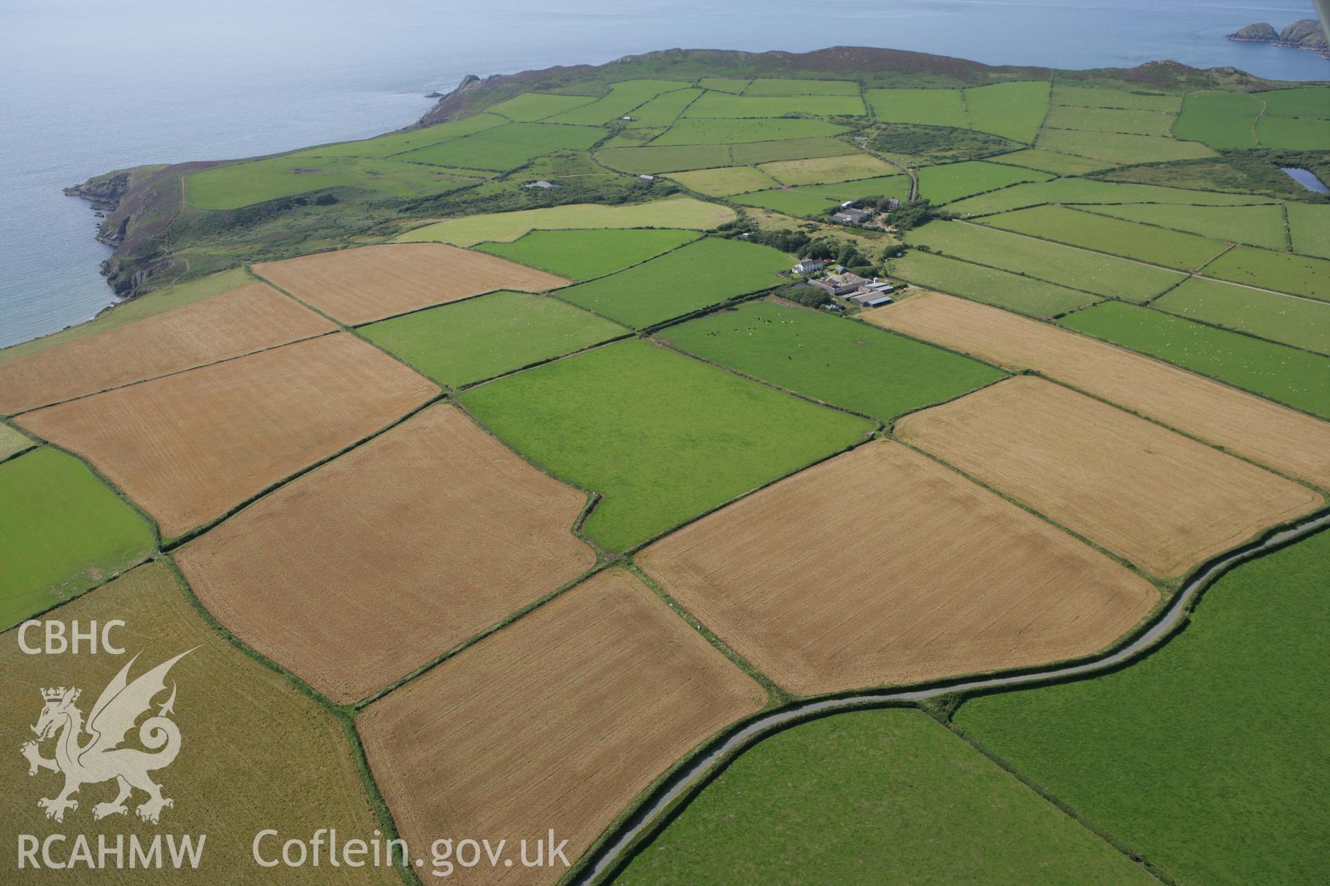 RCAHMW colour oblique photograph of Castell Bach. Taken by Toby Driver on 01/08/2007.