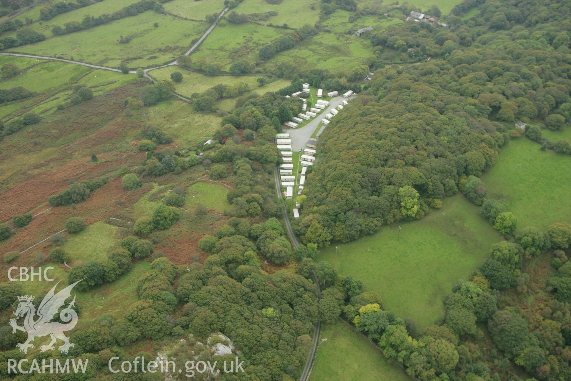RCAHMW colour oblique photograph of Ty'n Berllan settlement. Taken by Toby Driver on 08/10/2007.