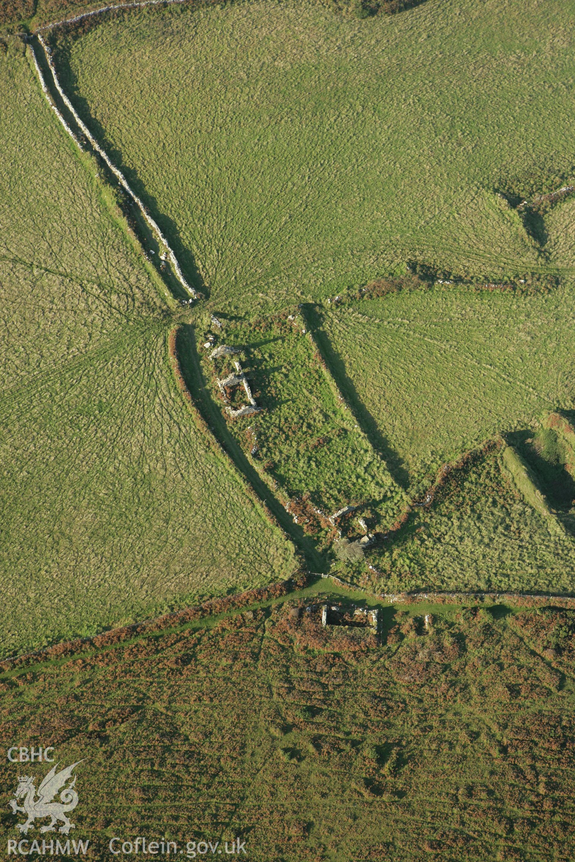 RCAHMW colour oblique photograph of Maes y Mynydd. Taken by Toby Driver on 23/10/2007.