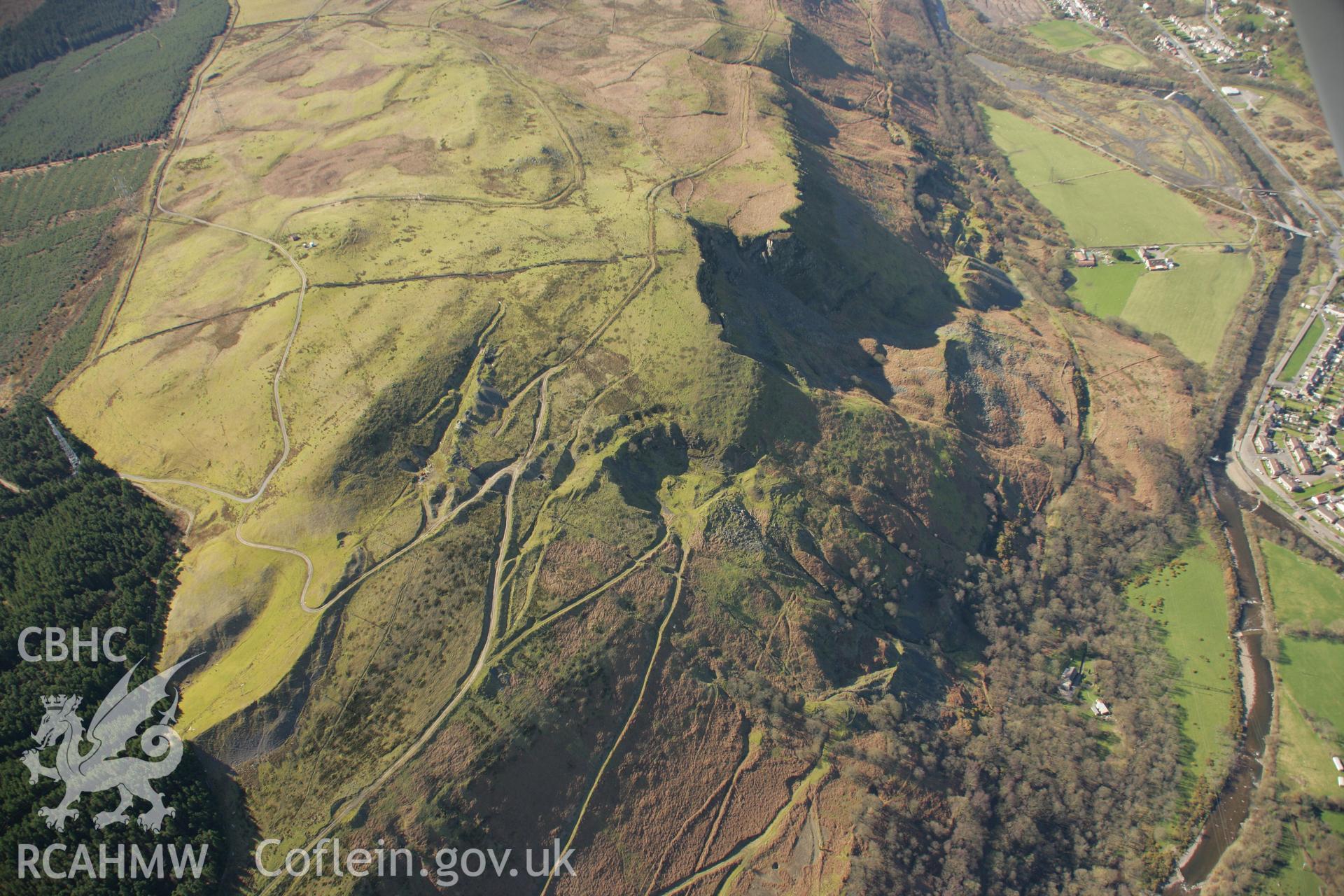 RCAHMW colour oblique aerial photograph of Y Darren Widdon and Darren Fach Mining Landscape,  Ystalyfera. Taken on 21 March 2007 by Toby Driver