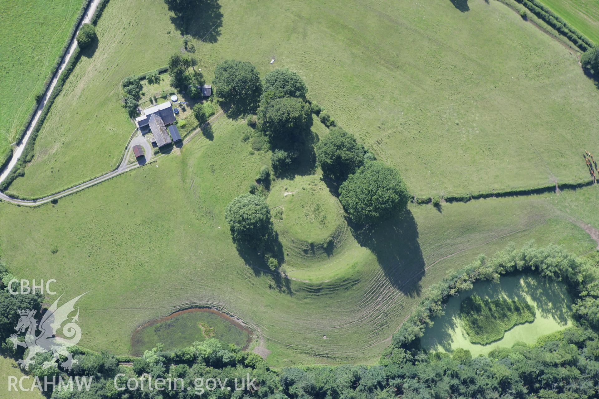 RCAHMW colour oblique aerial photograph of Sycharth Castle, Llansilin. Taken on 31 July 2007 by Toby Driver