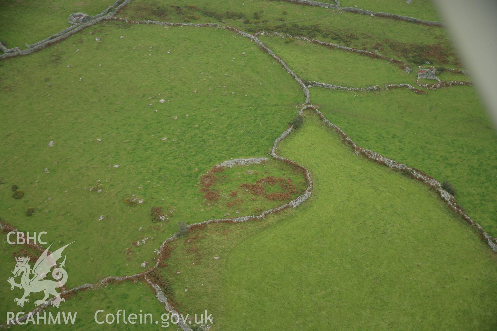 RCAHMW colour oblique photograph of Cefnfilltir homestead. Taken by Toby Driver on 08/10/2007.