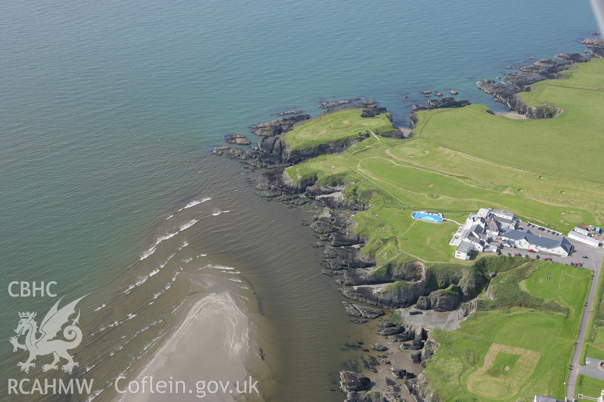 RCAHMW colour oblique photograph of Craig y Gwbert promontory fort. Taken by Toby Driver on 01/08/2007.