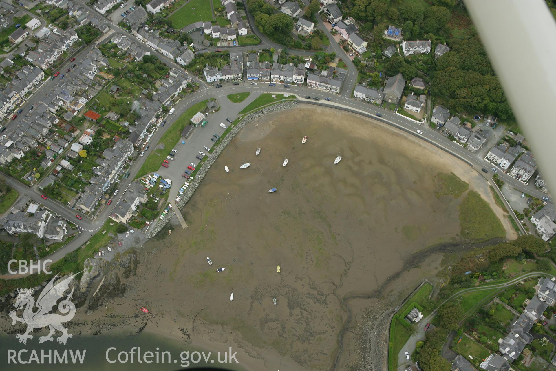 RCAHMW colour oblique photograph of Borth-y-Gest. Taken by Toby Driver on 08/10/2007.