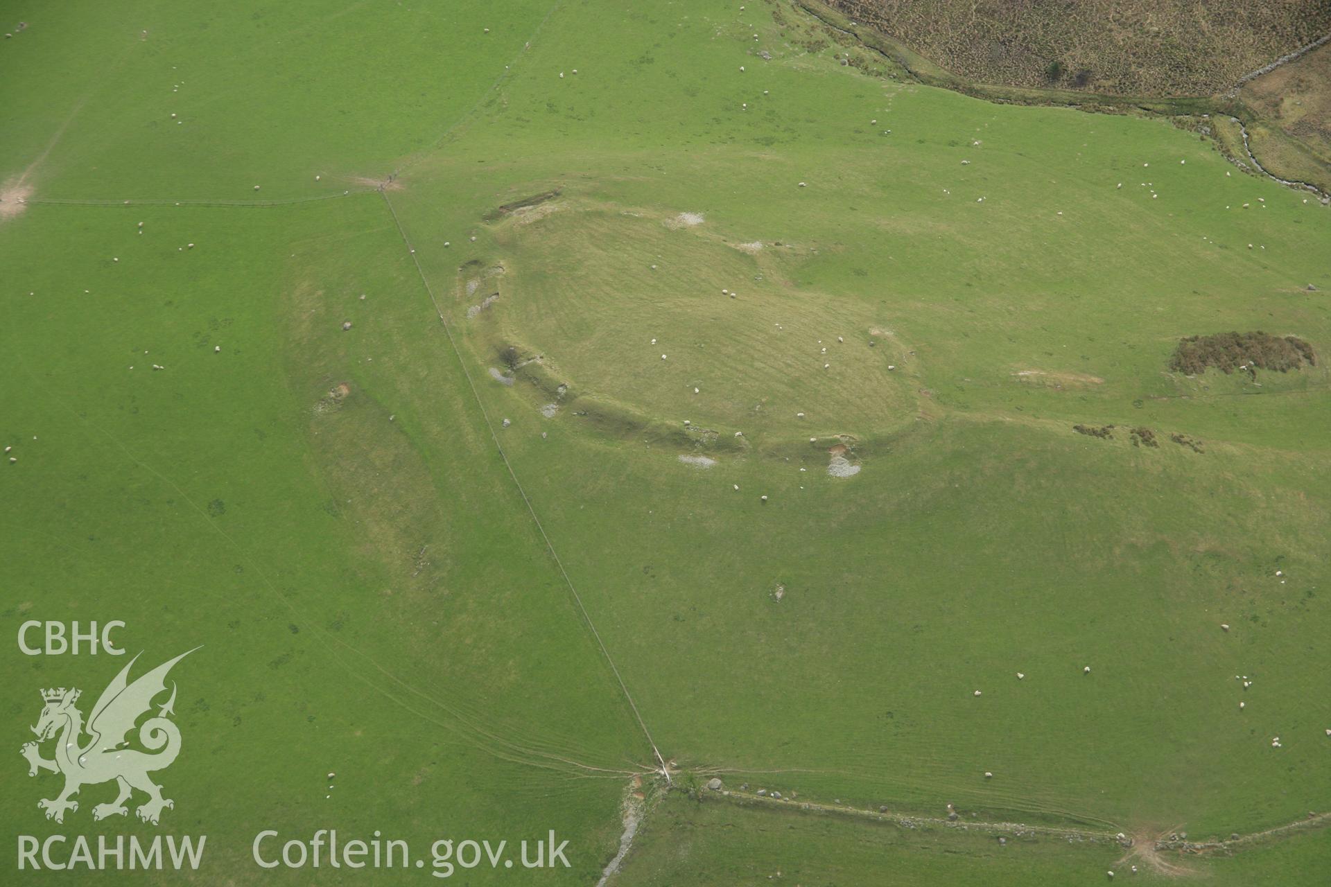 RCAHMW colour oblique aerial photograph of Pen-y-Castell Hillfort. Taken on 17 April 2007 by Toby Driver