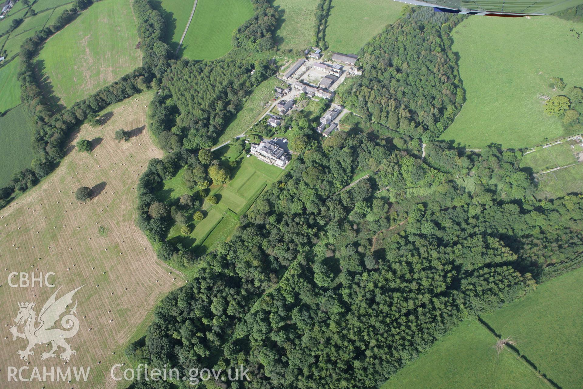 RCAHMW colour oblique photograph of Cilwendig Mansion, Boncath. Taken by Toby Driver on 11/09/2007.