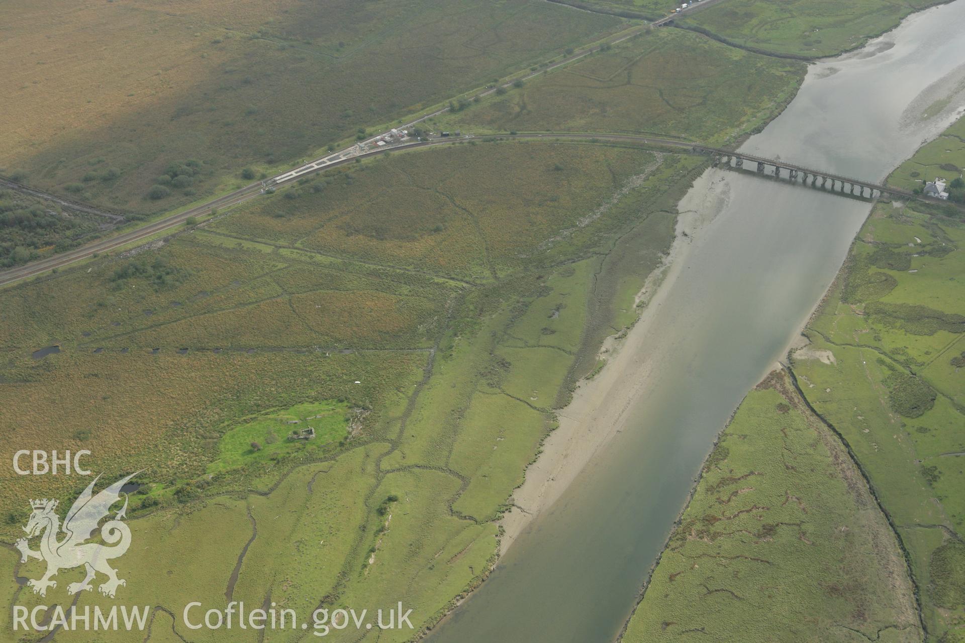 RCAHMW colour oblique photograph of Dyfi railway bridge;Dovey railway bridge. Taken by Toby Driver on 08/10/2007.